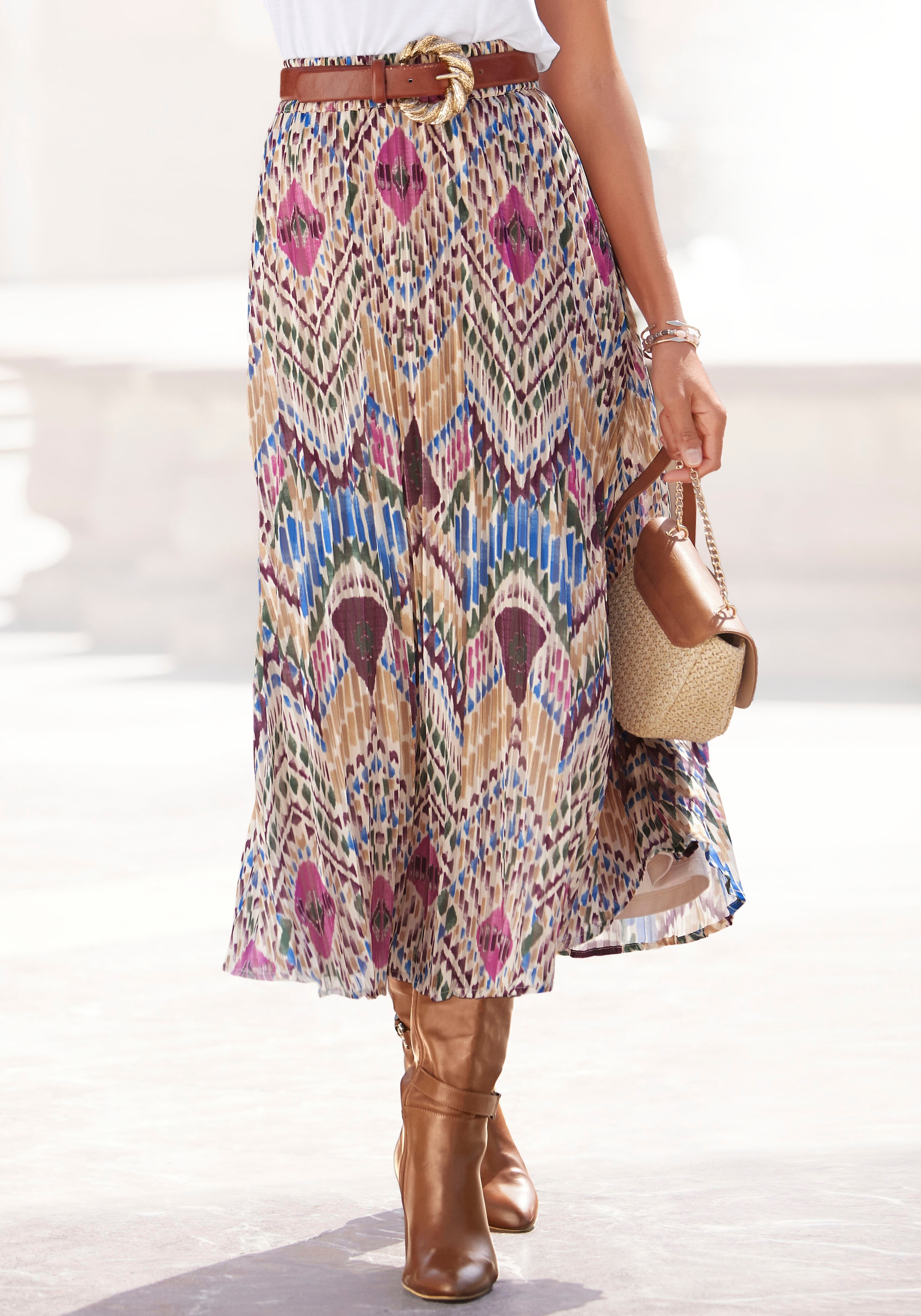 LASCANA Plisseerock "aus leichter Chiffonware mit Ethnodruck" sommerlicher Midirock, modischer Faltenrock, eleganter Sommerrock