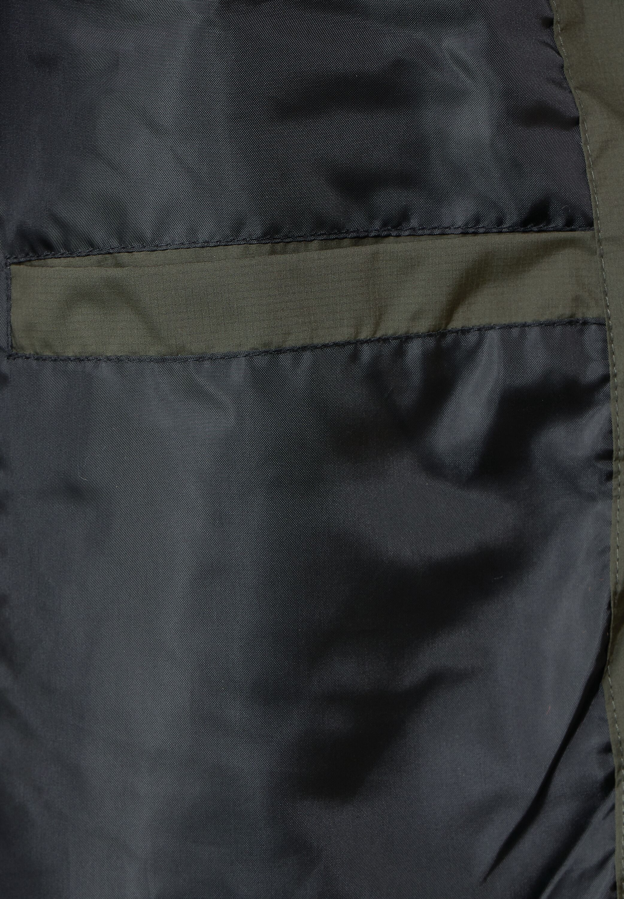 Cecil Steppjacke, mit Kapuze, in Unifarbe