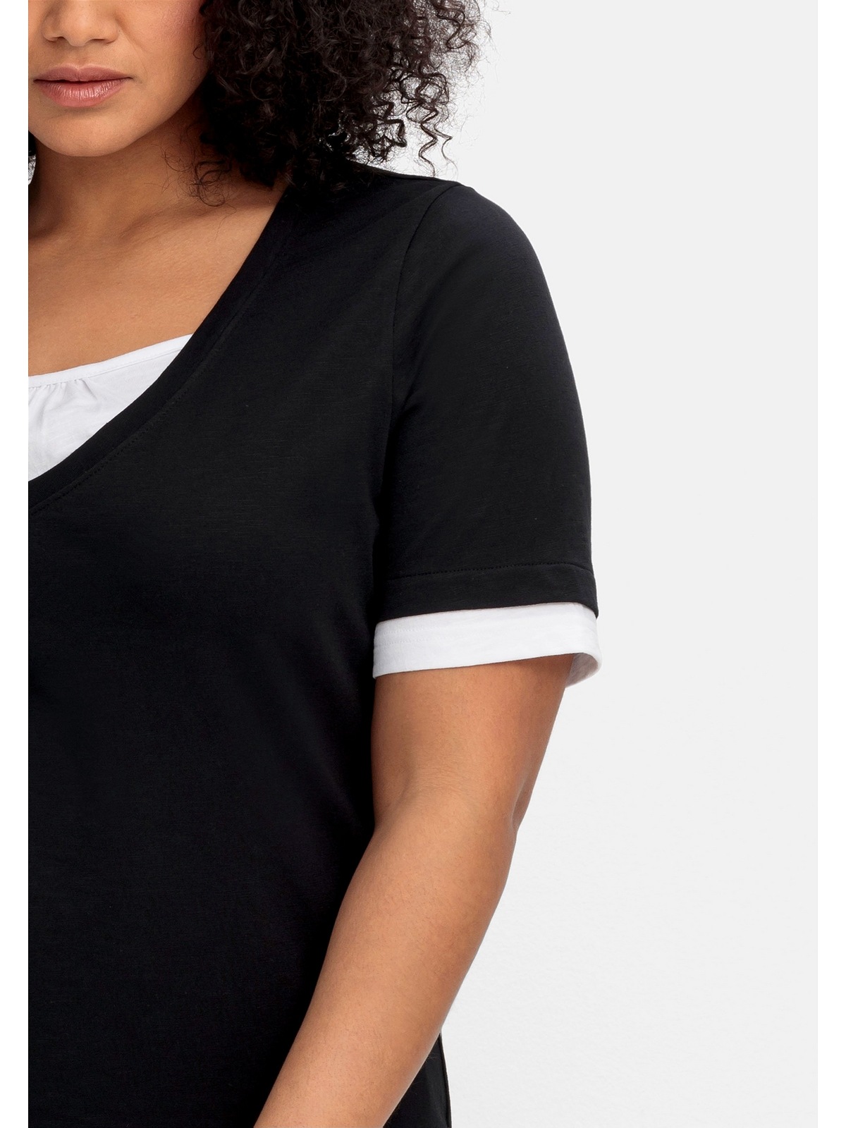 Sheego 2-in-1-Shirt in mit »Große 2-in-1-Optik, kaufen Größen«, | V-Ausschnitt BAUR