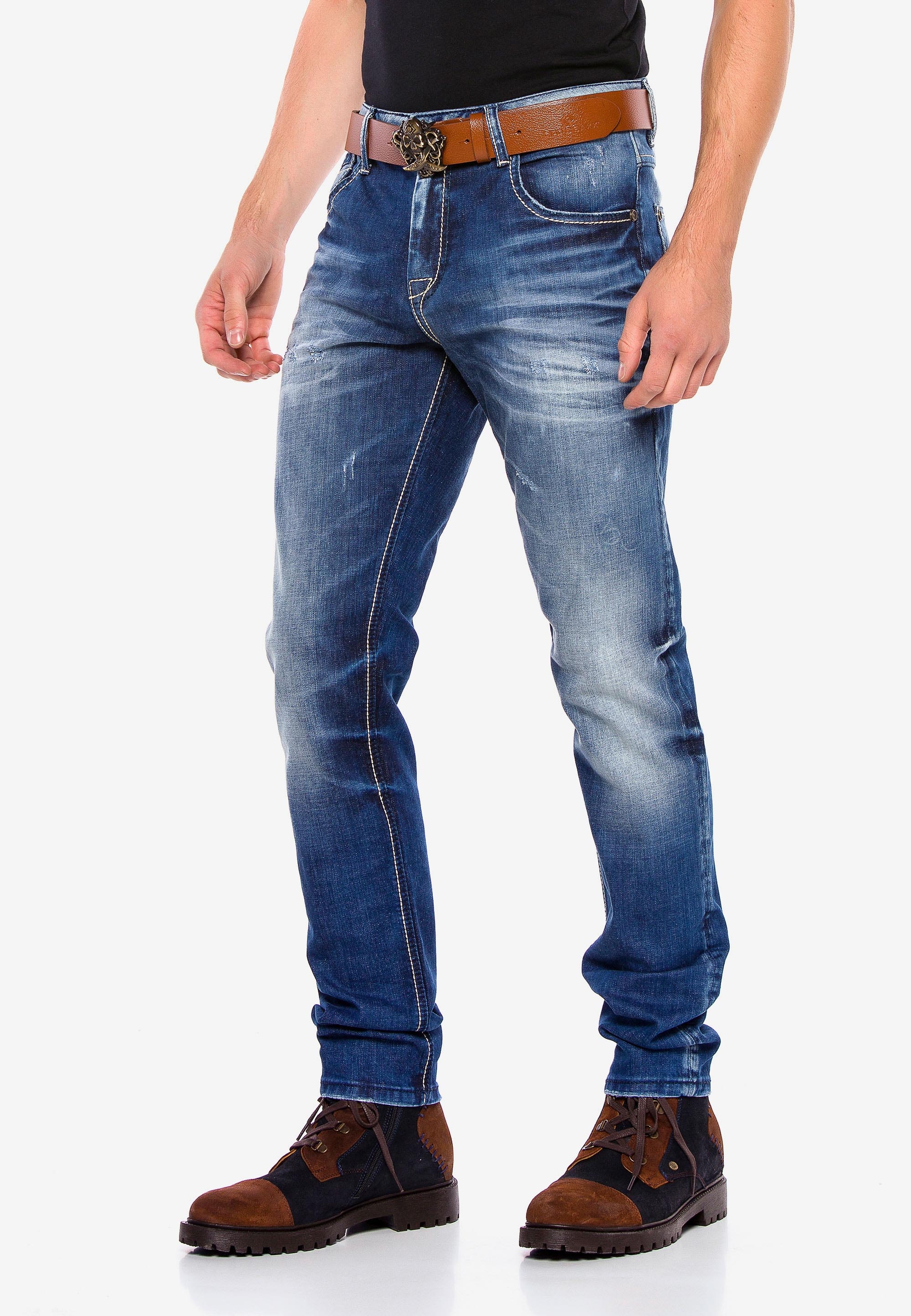 Cipo & Baxx Bequeme Jeans, in legerem Regular Fit-Schnitt