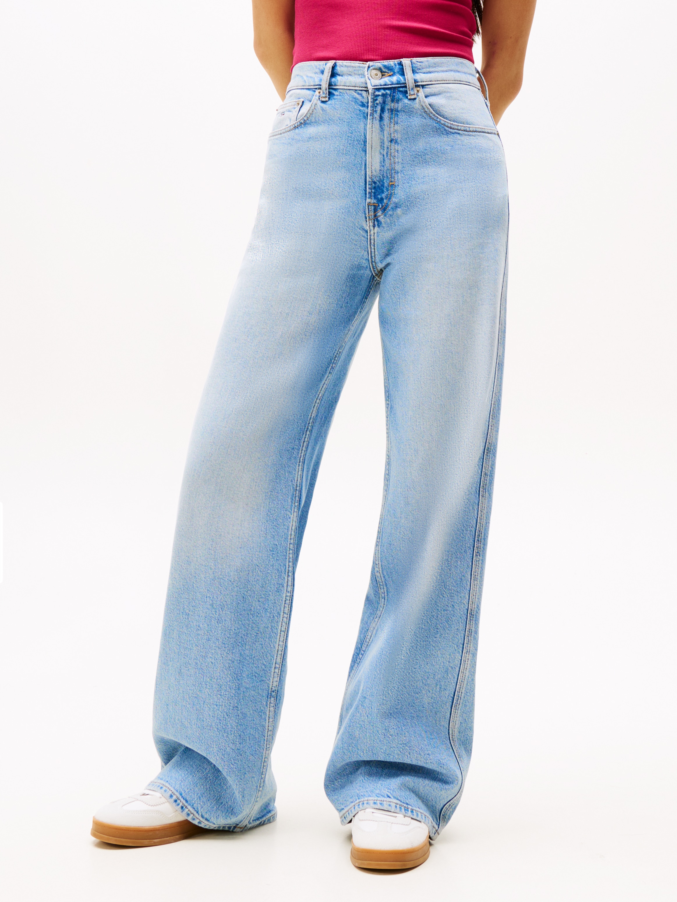 Tommy Jeans Weite Jeans »Claire High Rise«, mit Logo-Badge