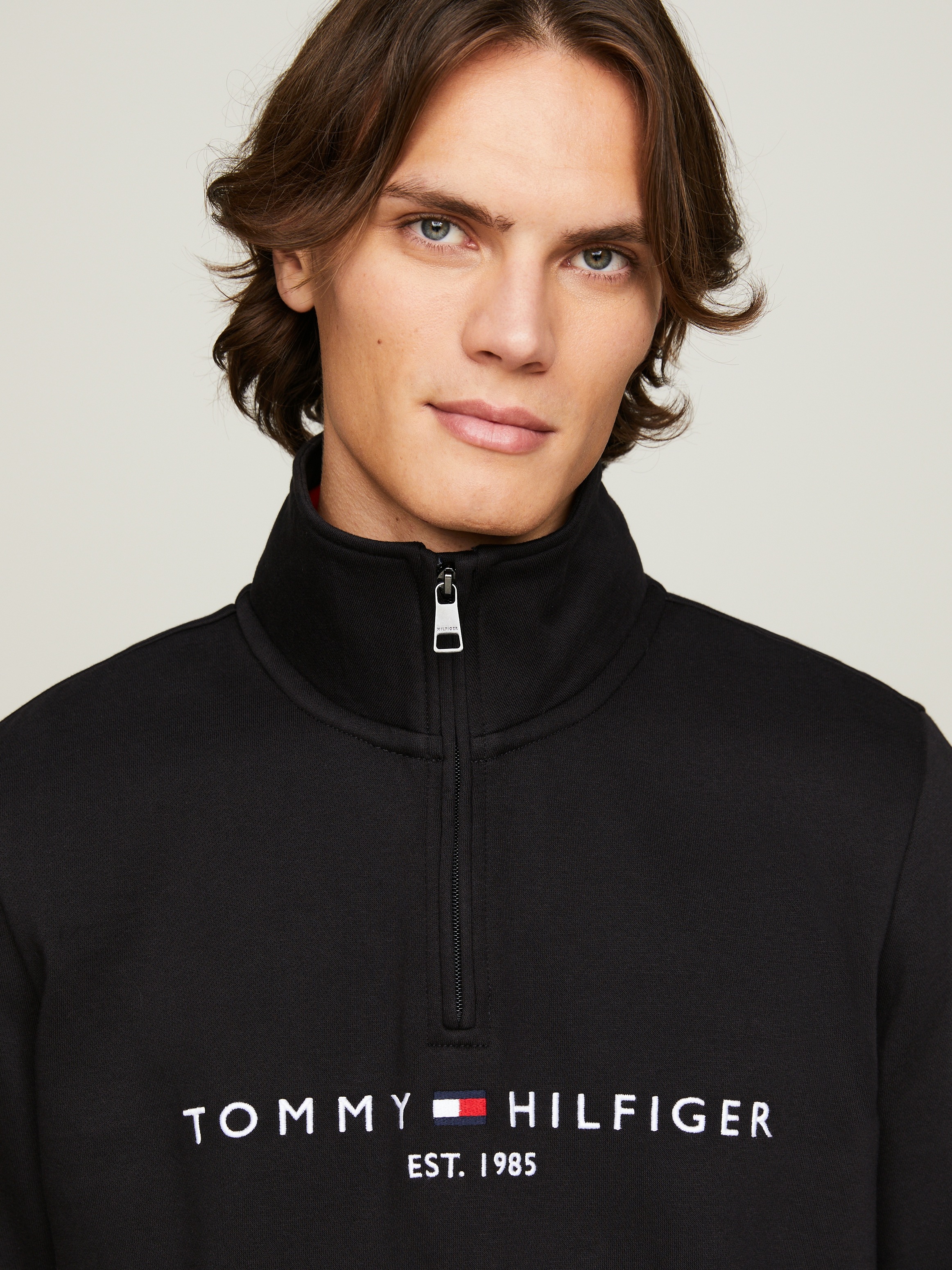 Thumbnail - Tommy Hilfiger "TOMMY LOGO MOCKNECK"