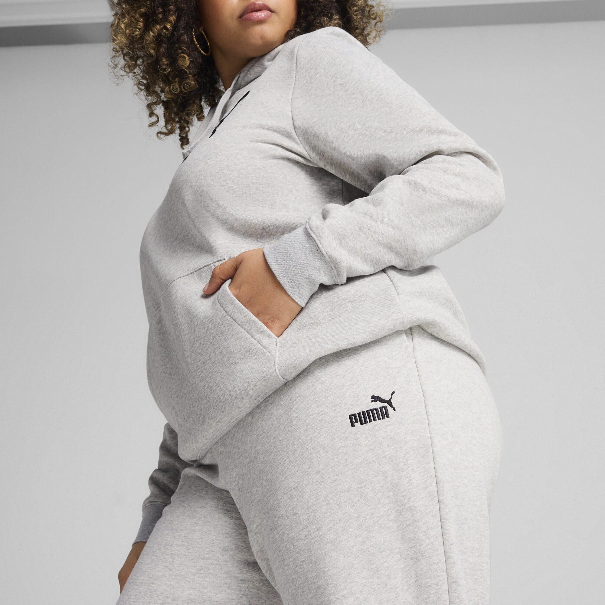PUMA Sporthose »Essentials Small No. 1 Logo Jogginghose Damen«