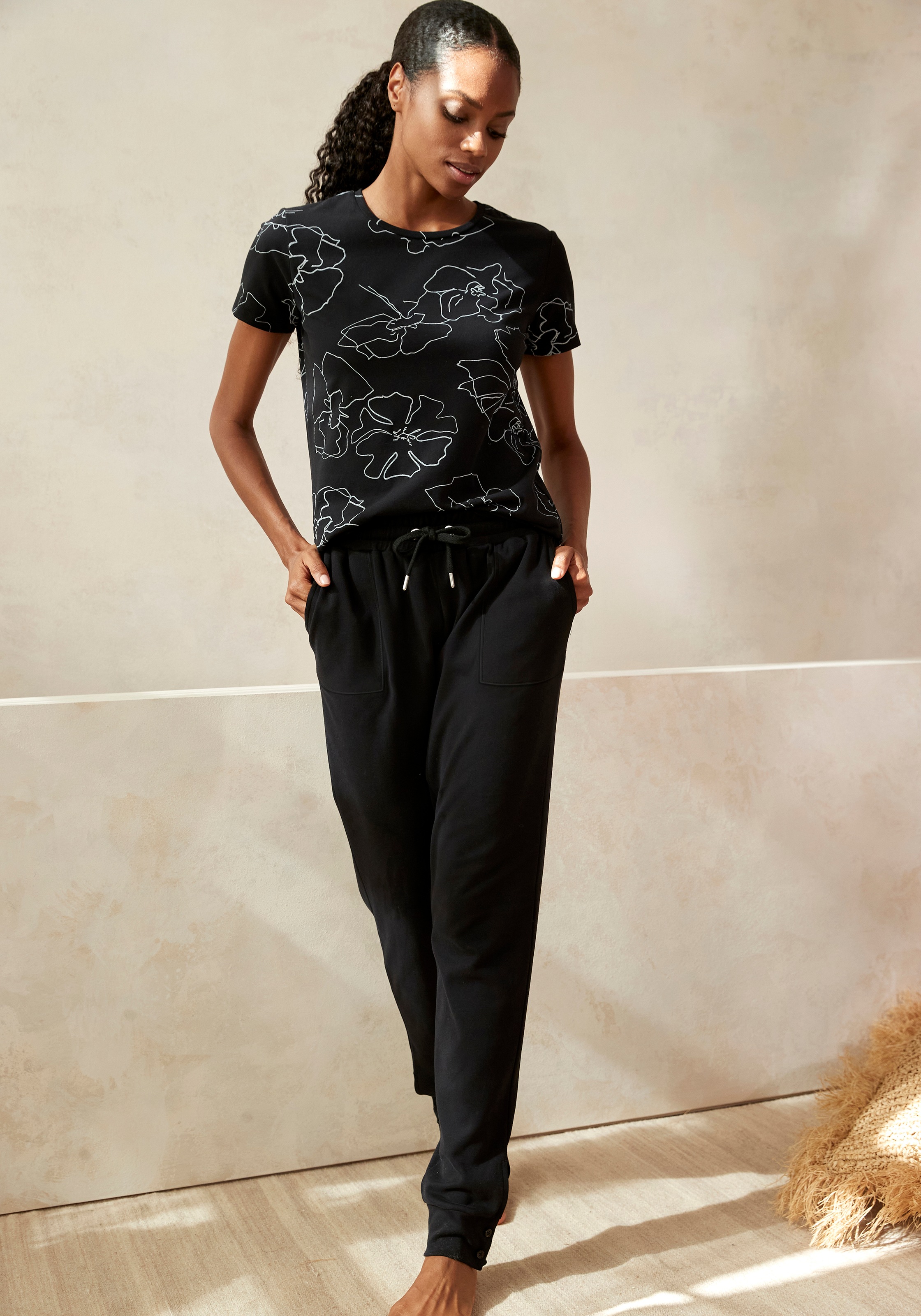 LASCANA Kurzarmshirt, mit Blütendruck, Loungewear