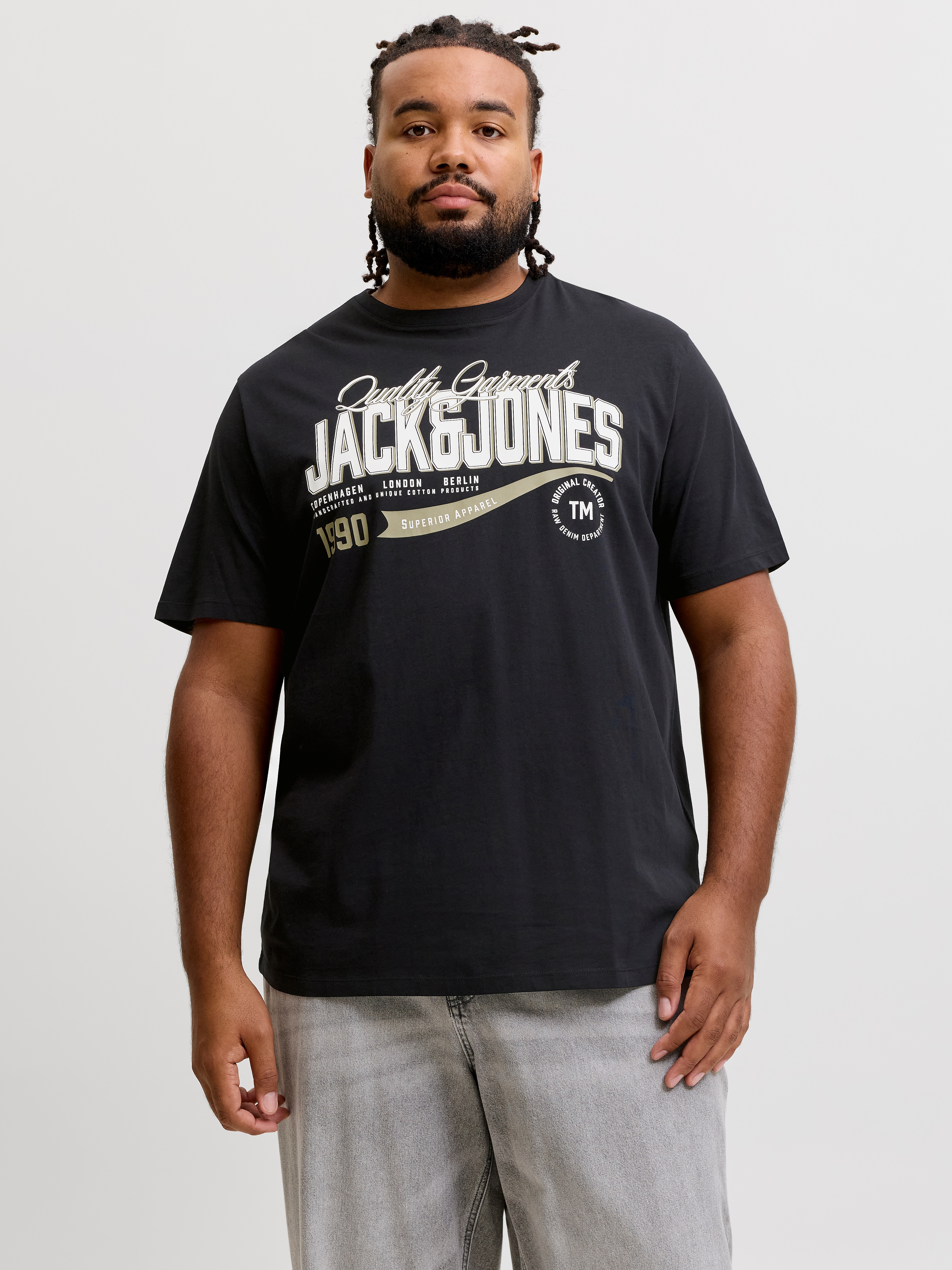 Jack & Jones PlusSize T-Shirt "JJELOGO TEE SS O-NECK 2 COL AW26 SN PLS" aus reiner Baumwolle, mit geradem Abschluss am Rumpf, in Plus Size
