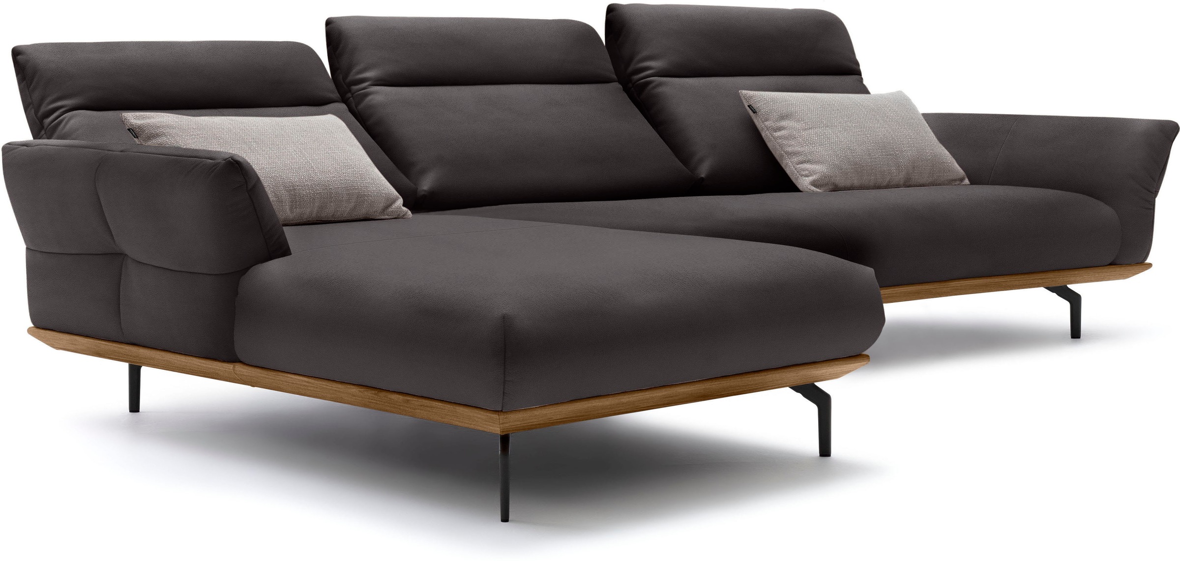 Creation BY ROLF BENZ Ecksofa »CR.460«, Sockel in Nussbaum, Winkelfüße in Umbragrau, Breite 338 cm