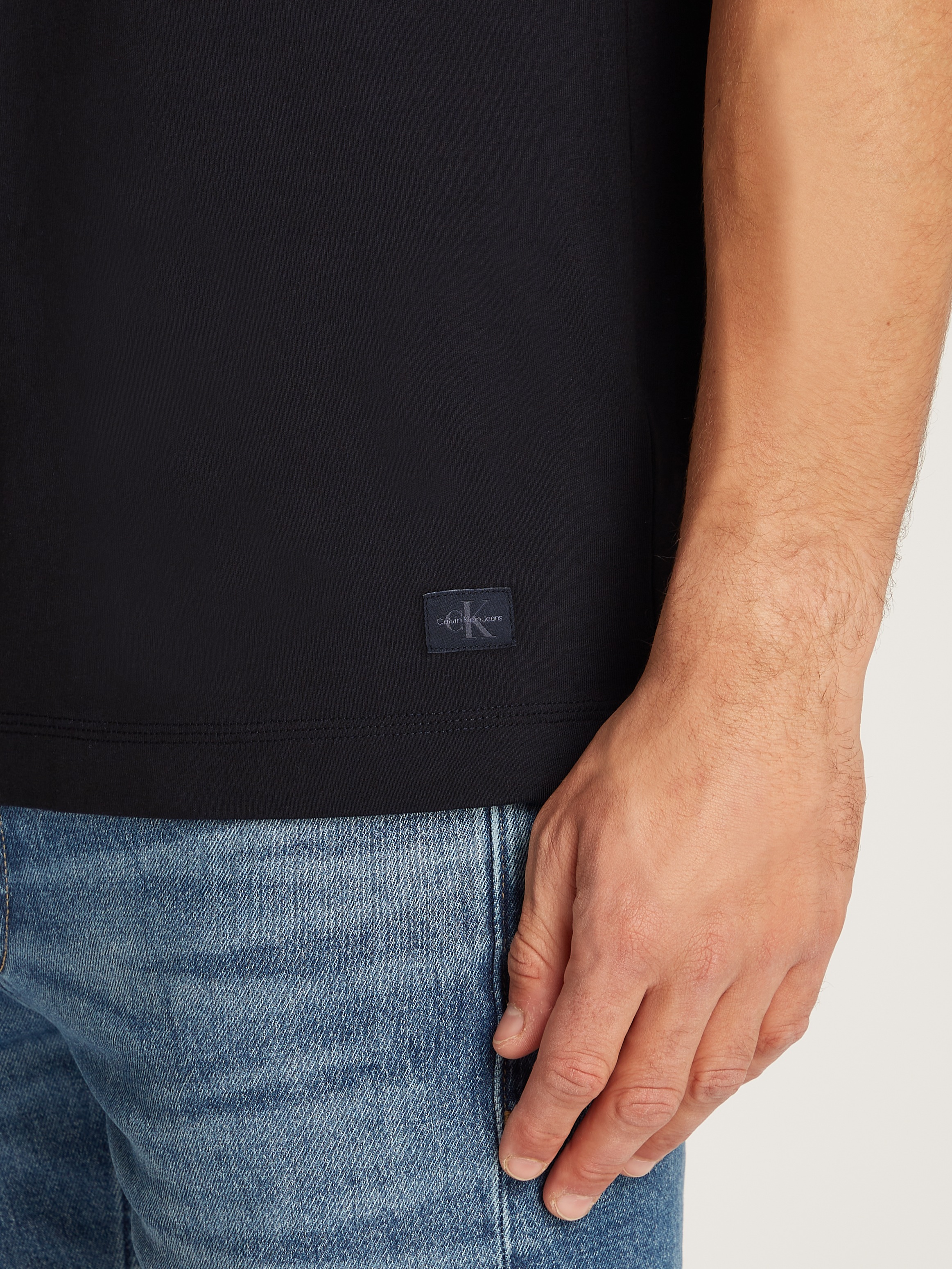 Calvin Klein Jeans Rundhalsshirt »WOVEN LABEL REGULAR TEE«, Logostickerei