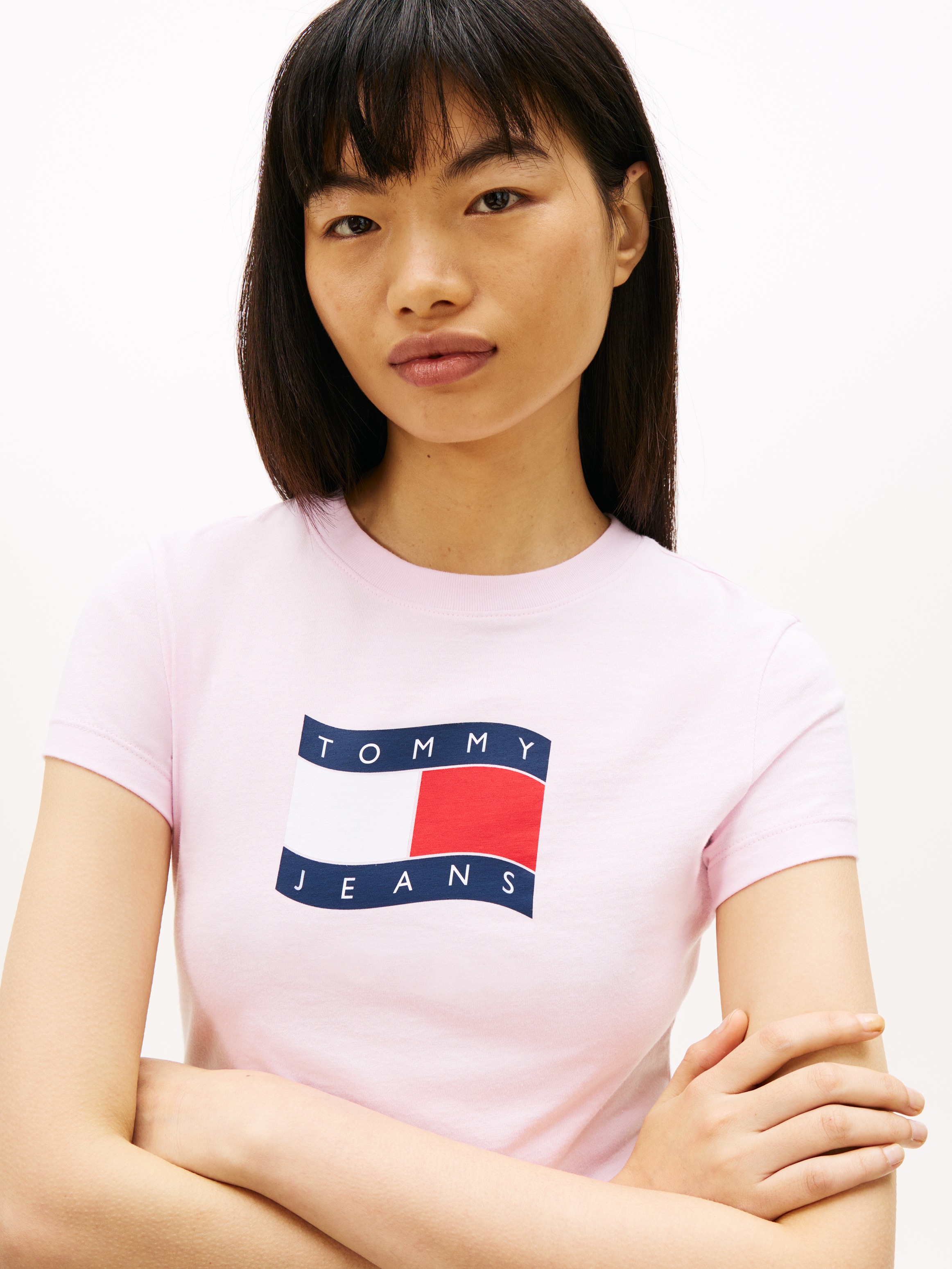 Tommy Jeans T-Shirt "TJW SLIM WAVY FLAG TEE EXT" mit Rundhalsausschnitt günstig online kaufen