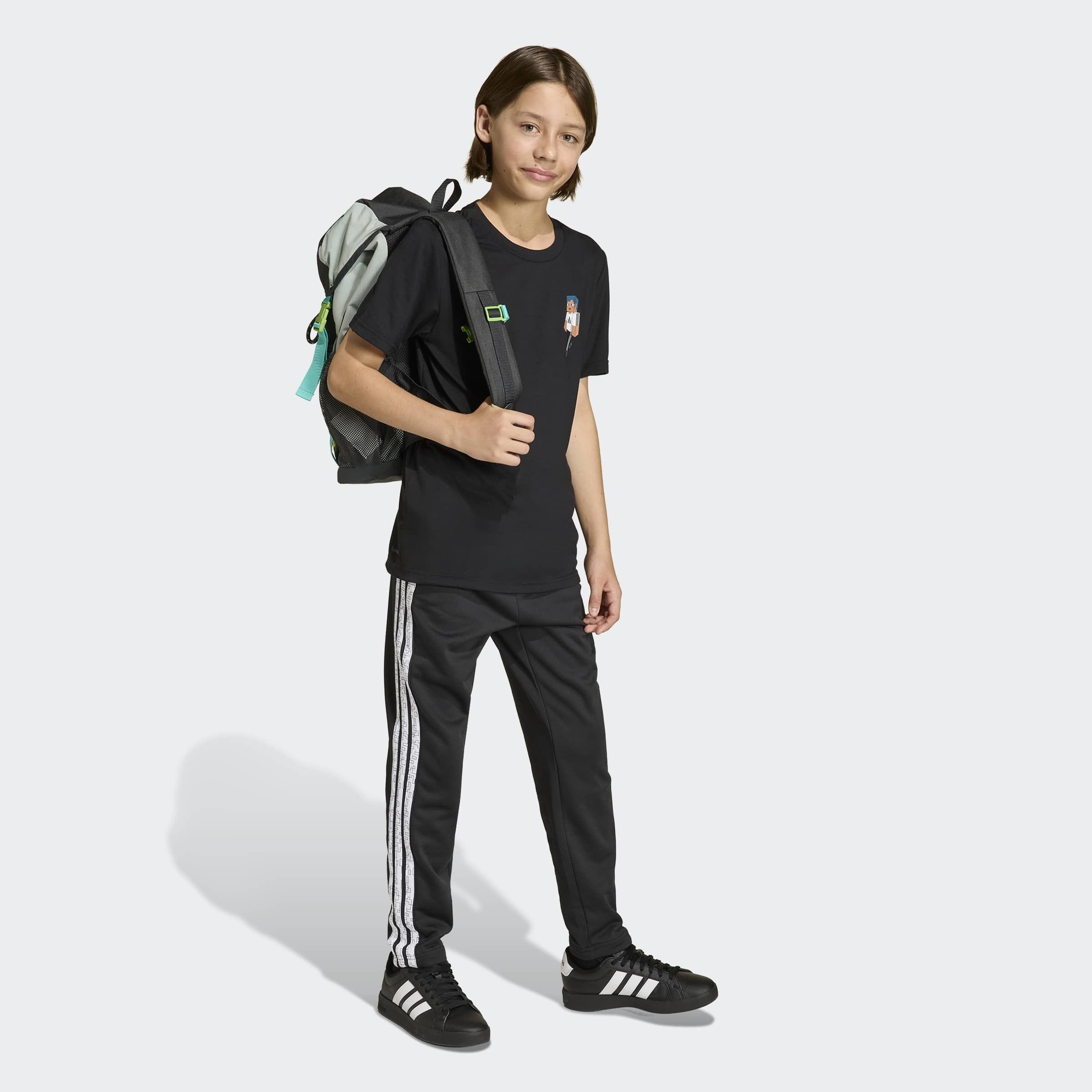 adidas Sportswear T-Shirt »J MC TR TEE« bequeme Passform, mit Climacool-Technologie, Rundhalsausschnitt