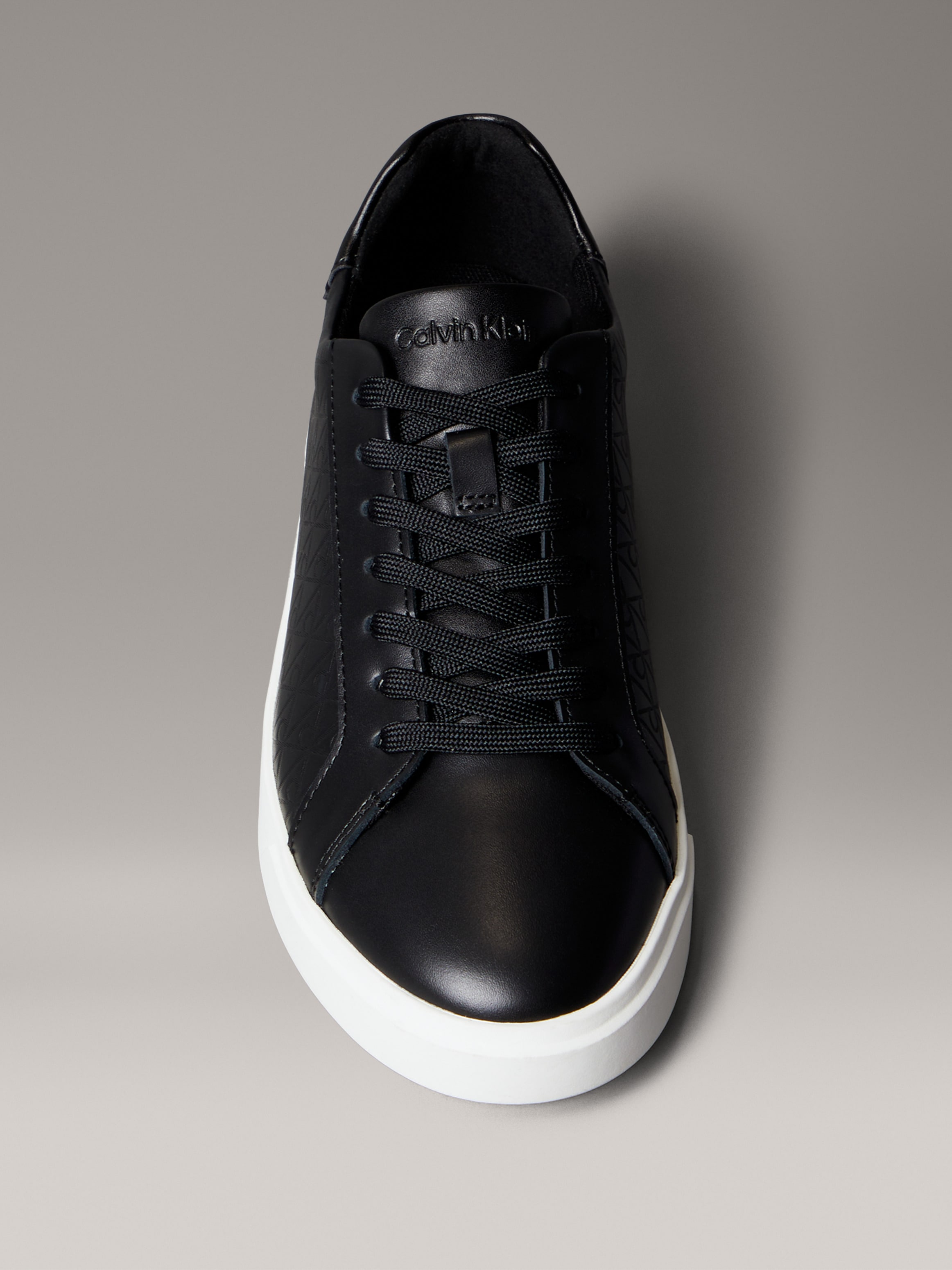 Calvin Klein Sneaker »LOW PRO CUPS LACE UP LTH AOP«, Schnürschuh, Freizeitschuh, Halbschuh mit CK-Muster