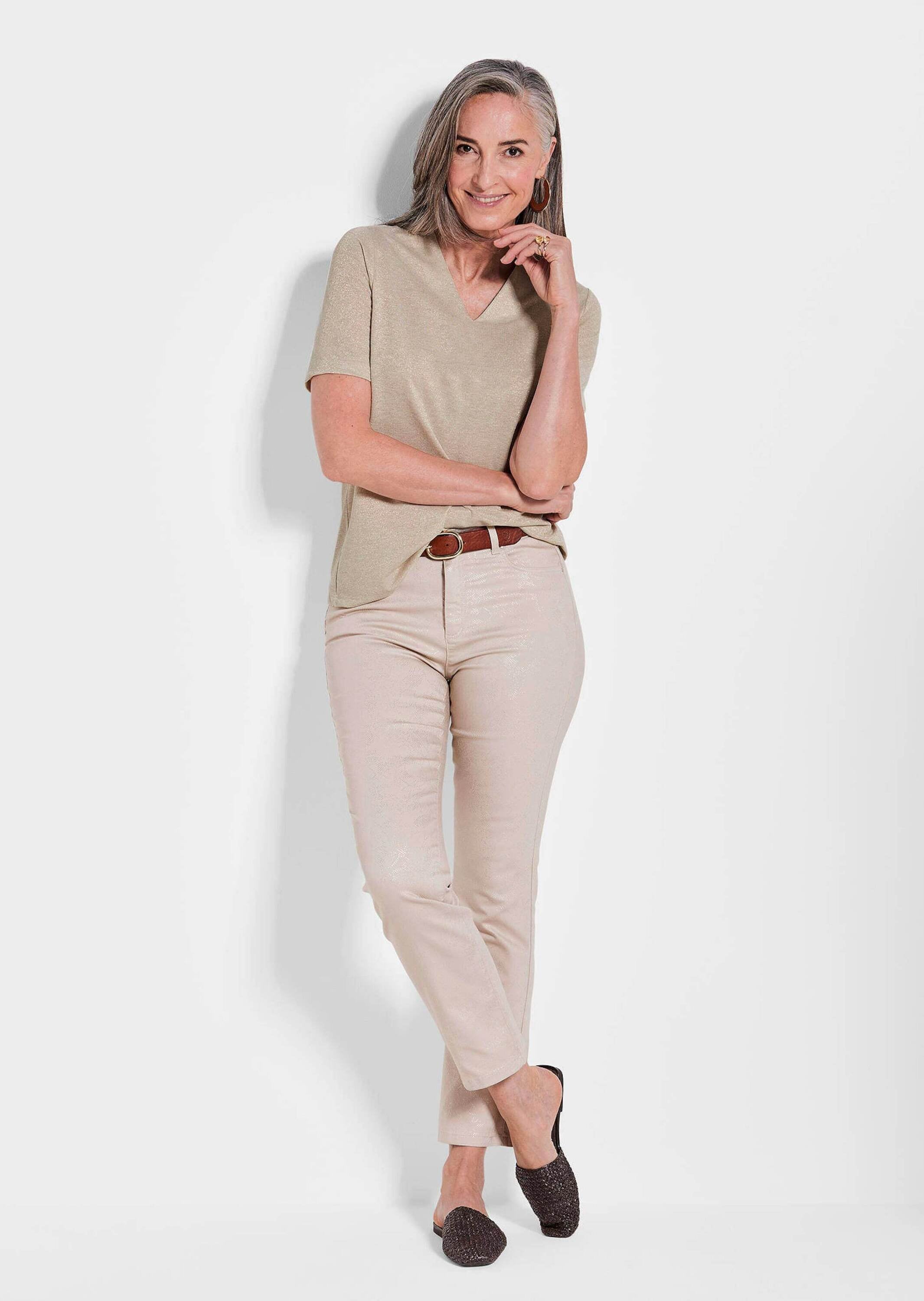 GOLDNER Kurzarmshirt »Braunes Halbarm-Shirt mit Glanzeffekt« Glanzgarn