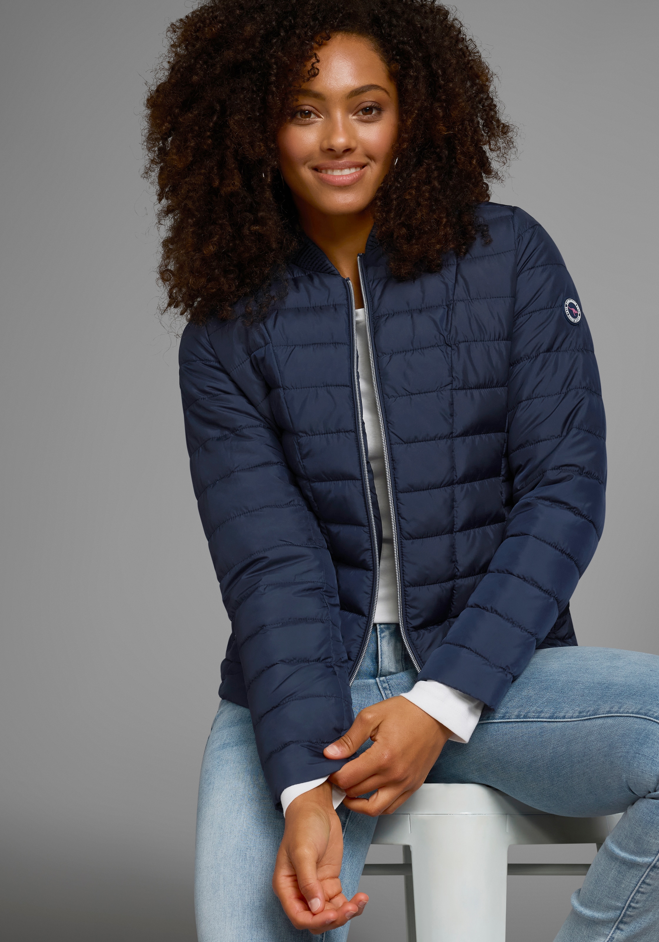 KangaROOS Steppjacke, figurbetonter Schnitt, hüftlange Passform