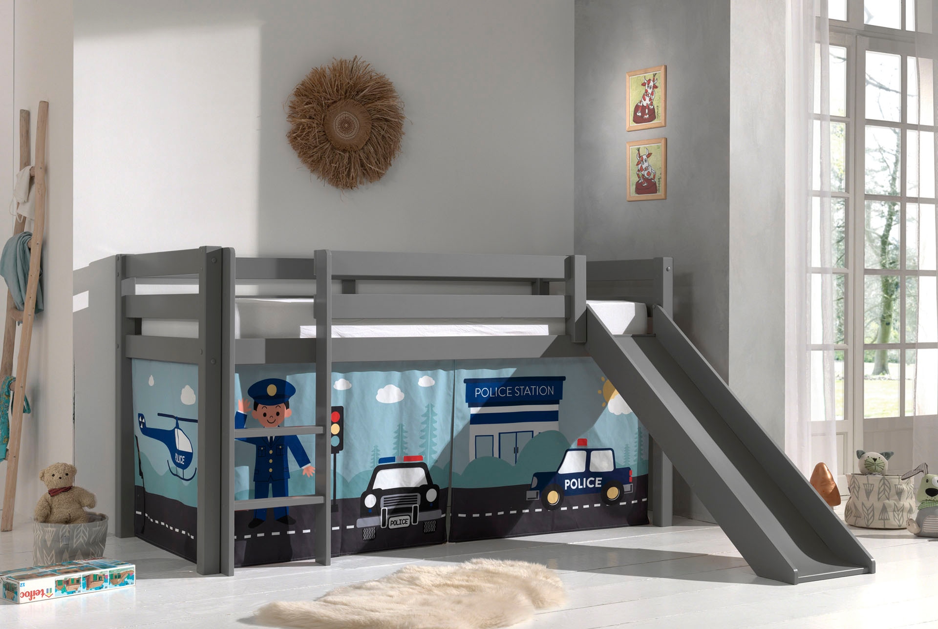 Vipack Spielbett »Vipack Pino«, (Made in Europe), Hochbett mit Textil-Set, inkl. Rolllattenrost, Leiter und Rutsche