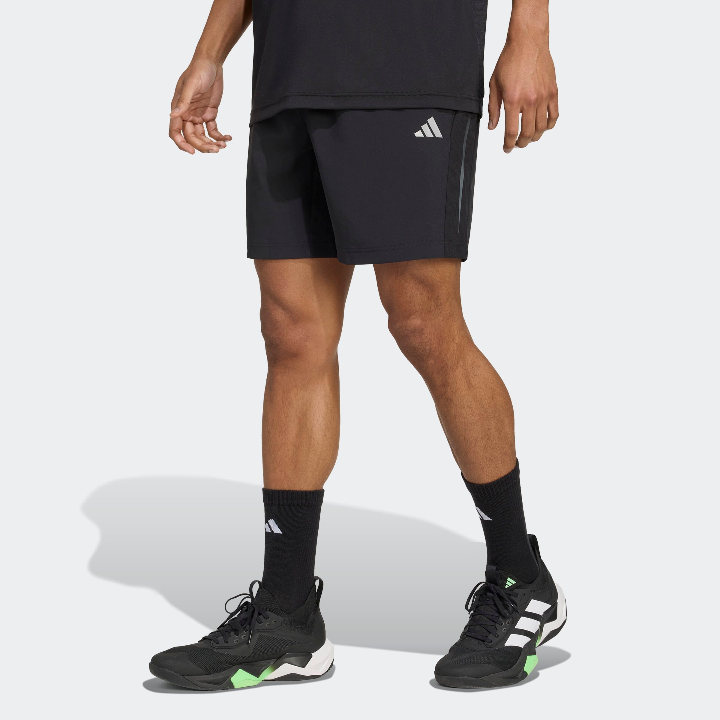 adidas Performance Shorts »TECH APP GFXSHO«  aus weichem Stretchmaterial, mit Mesh-Belüftungseinsatz
