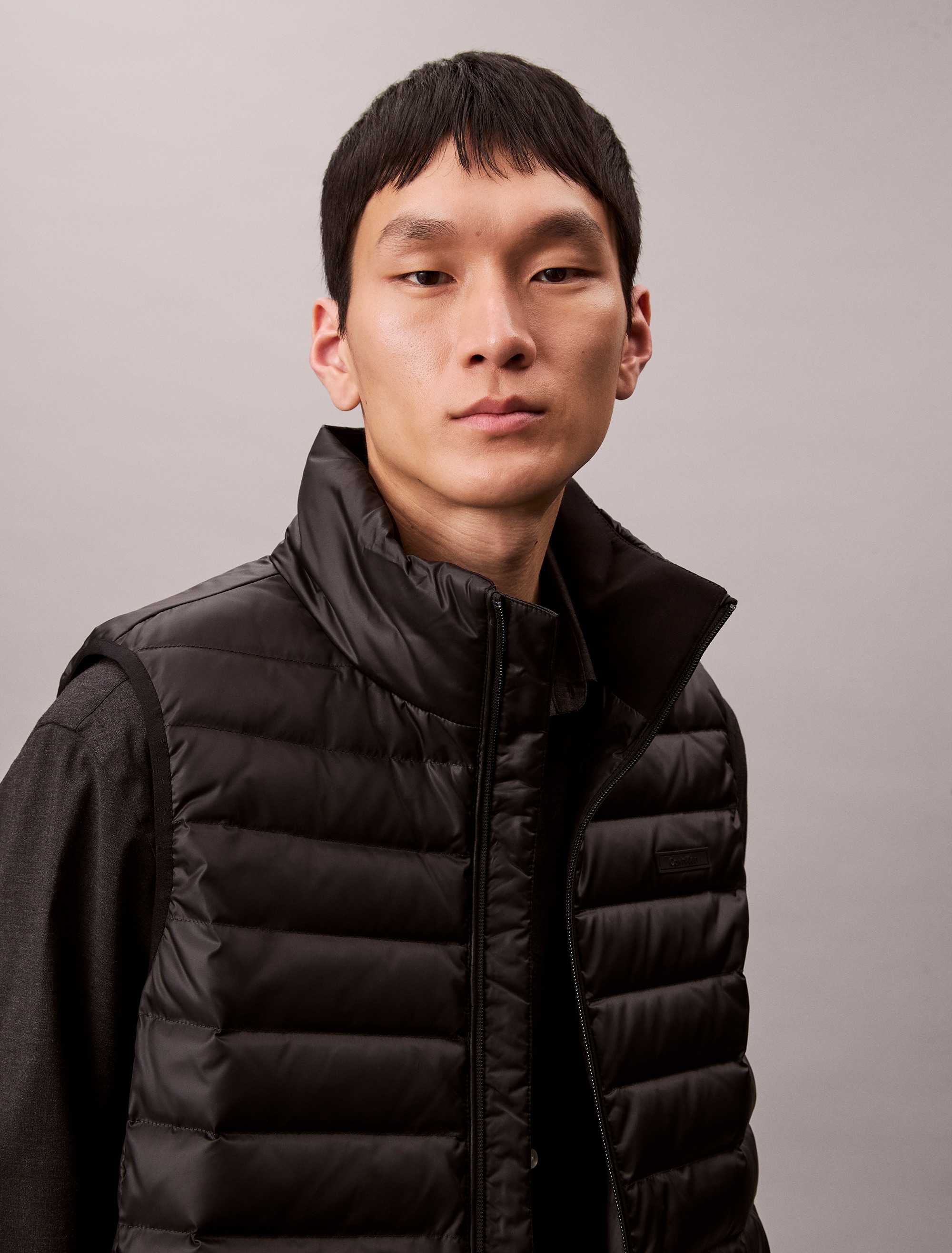 Calvin Klein Steppweste »SLVLSS LT WT NYLON PUFFER VEST«, Mit Rundhalsausschnitt
