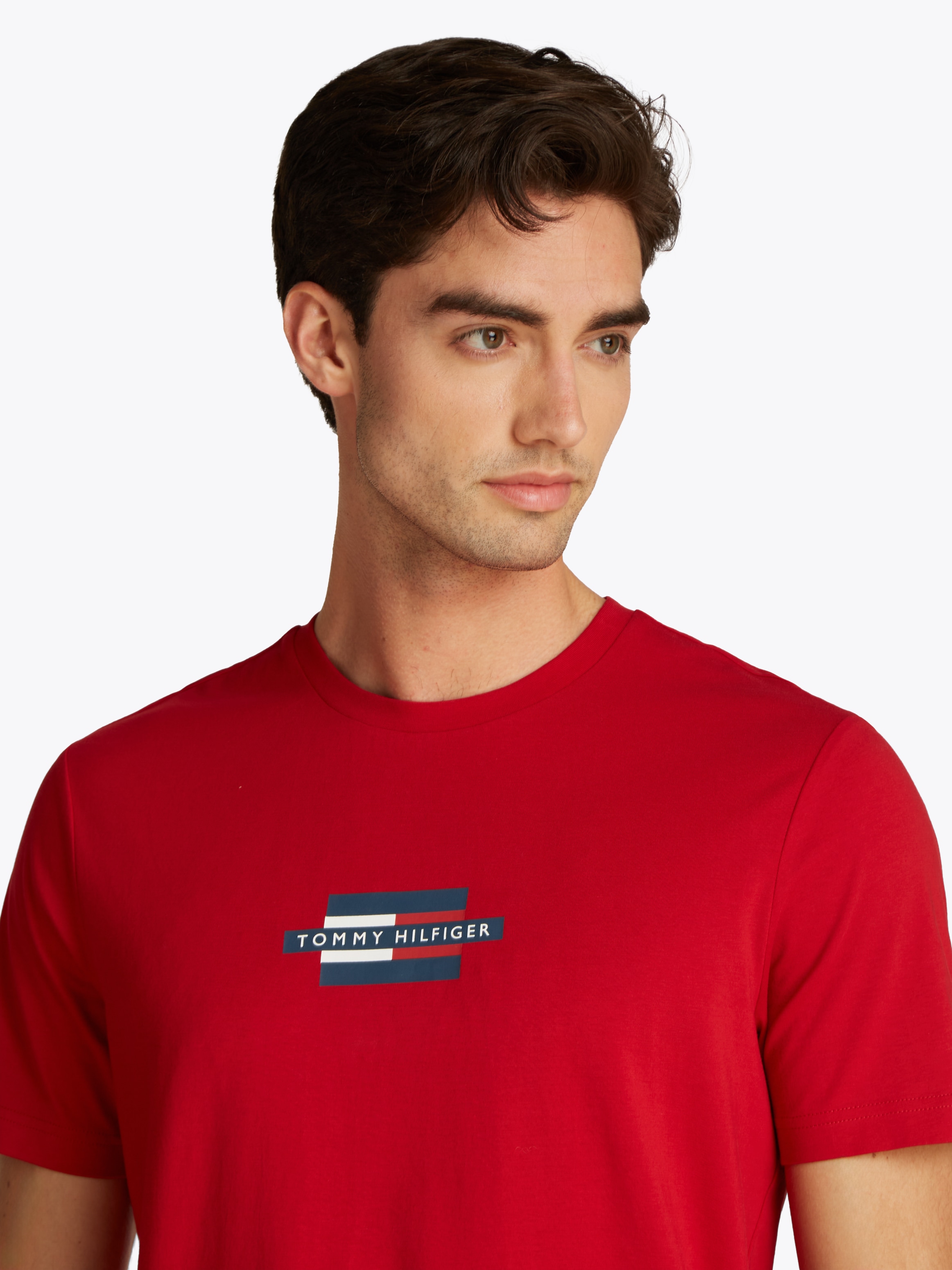 Tommy Hilfiger Kurzarmshirt »FLAG BOX TEE«, Mit Rundhalsausschnitt