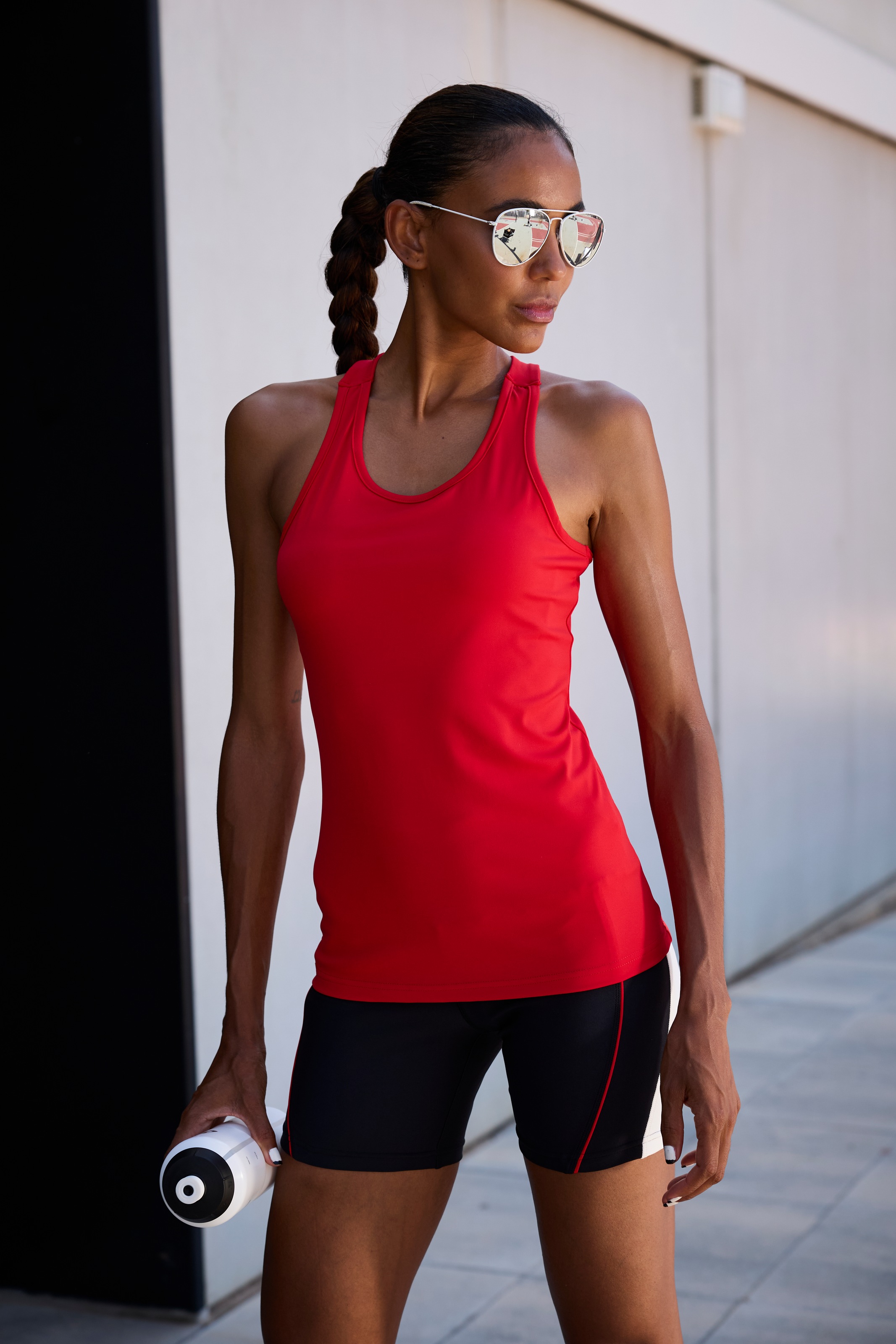 LASCANA ACTIVE Sporttop su Racerback ir Logo-Badge