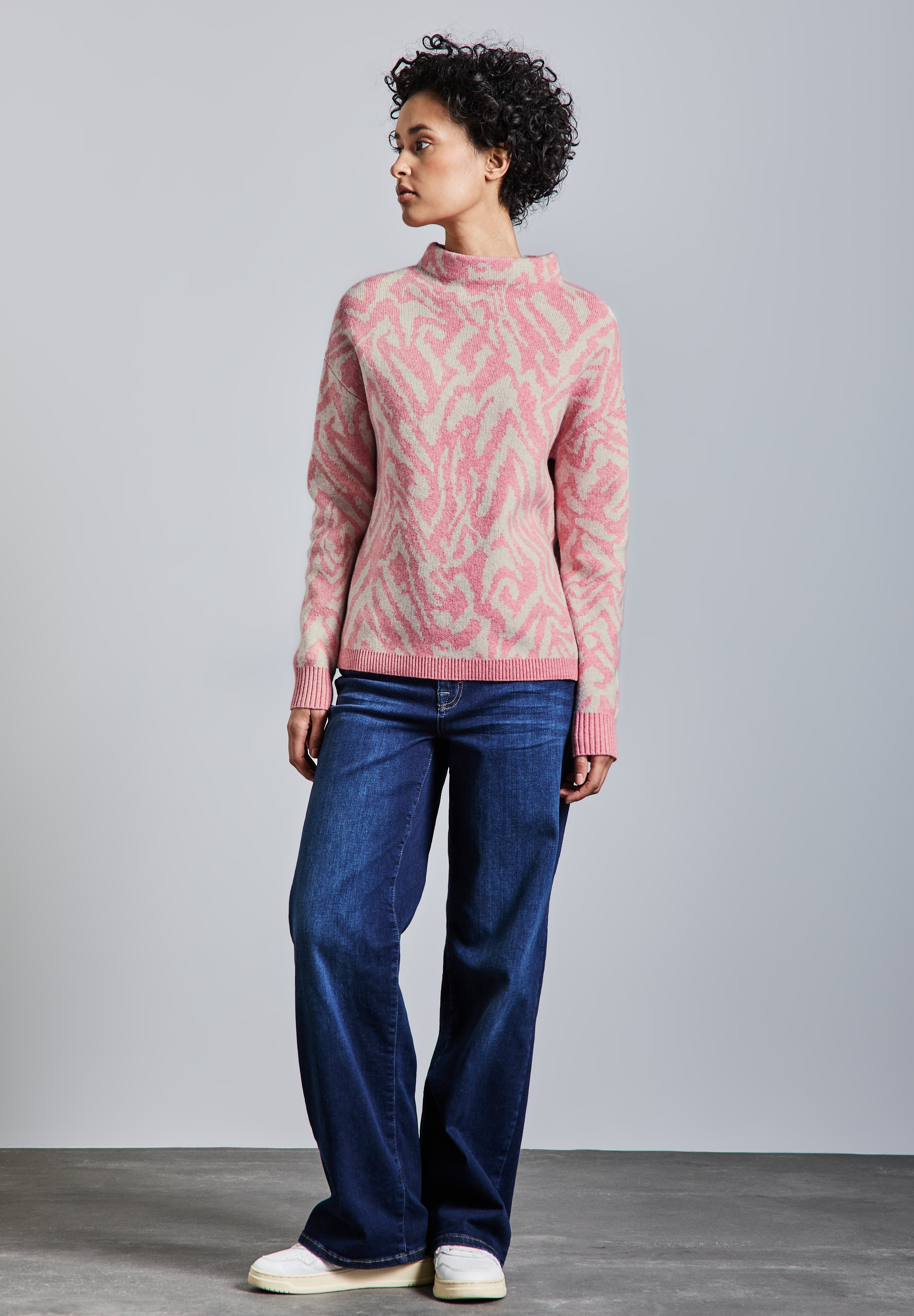 STREET ONE Stehkragenpullover, aus softem Materialmix
