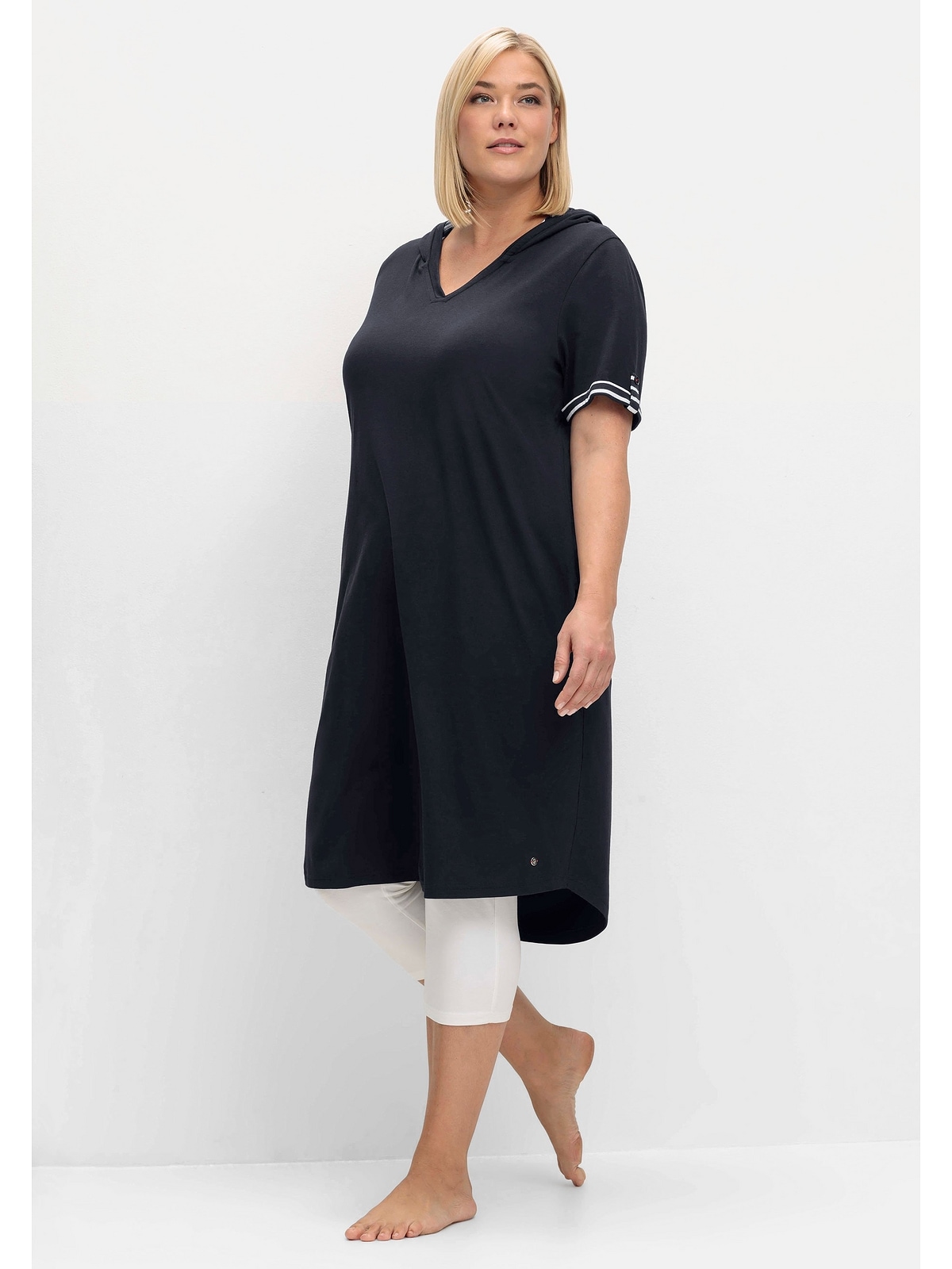 Sheego Shirtkleid »Große Größen«, mit Kontrastdetails und längerem Rücken