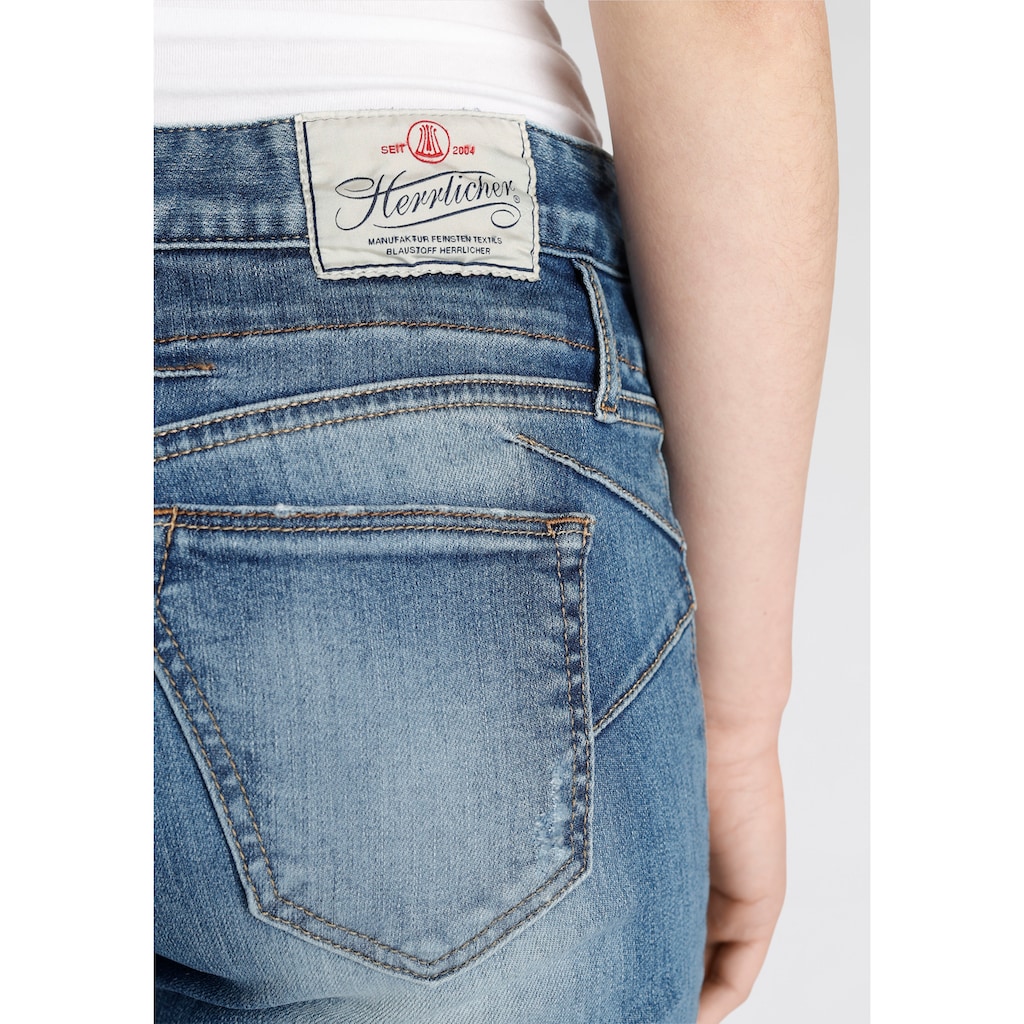 Herrlicher Bootcut-Jeans »Baby Boot Organic Denim«, mit figurformenden Abnähern an den Gesäßtaschen