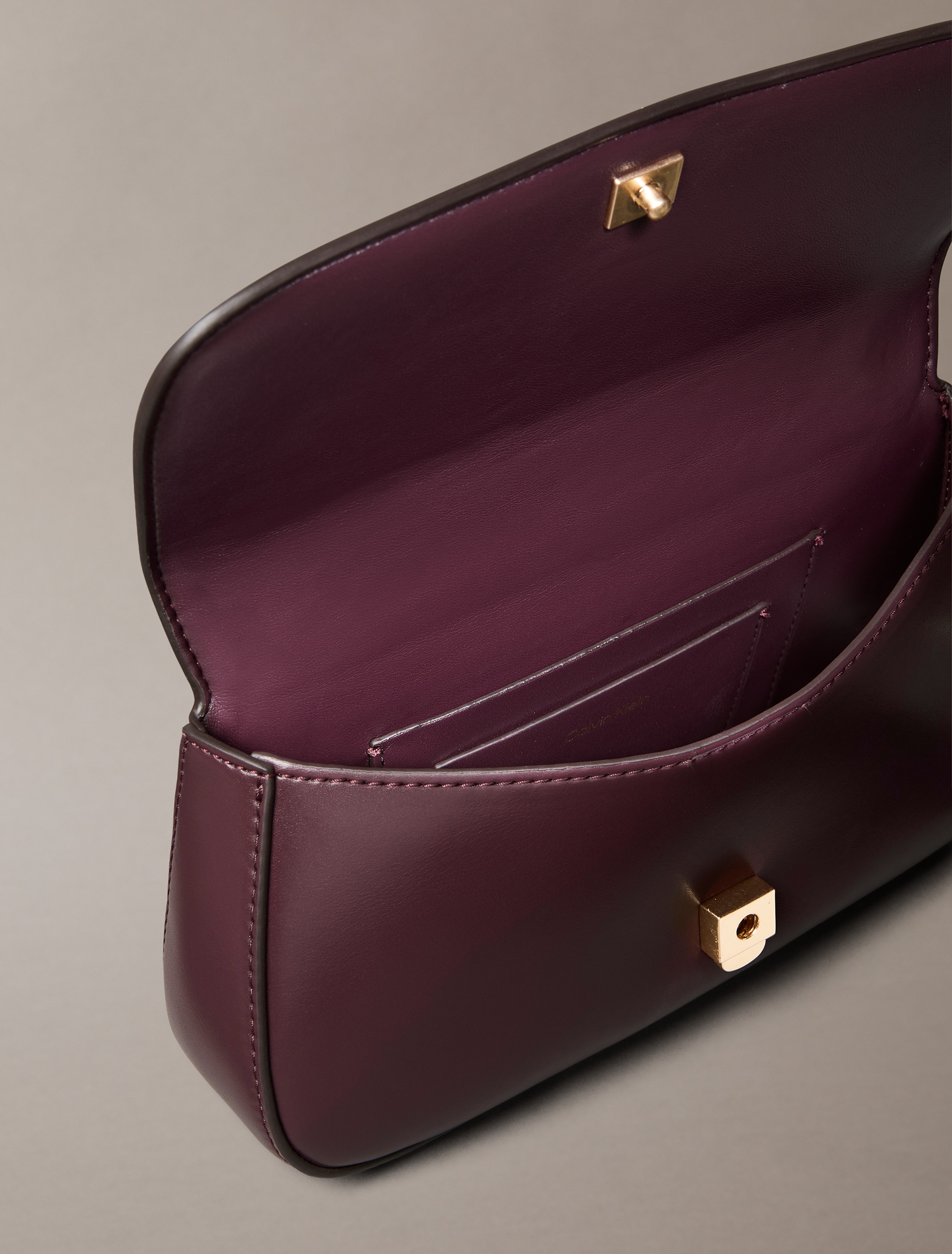 Calvin Klein Umhängetasche »CK CONVERTIBLE CHAIN SMALL BAG«, Abendtasche, Partytasche, Schultertasche, mit Umhängekette