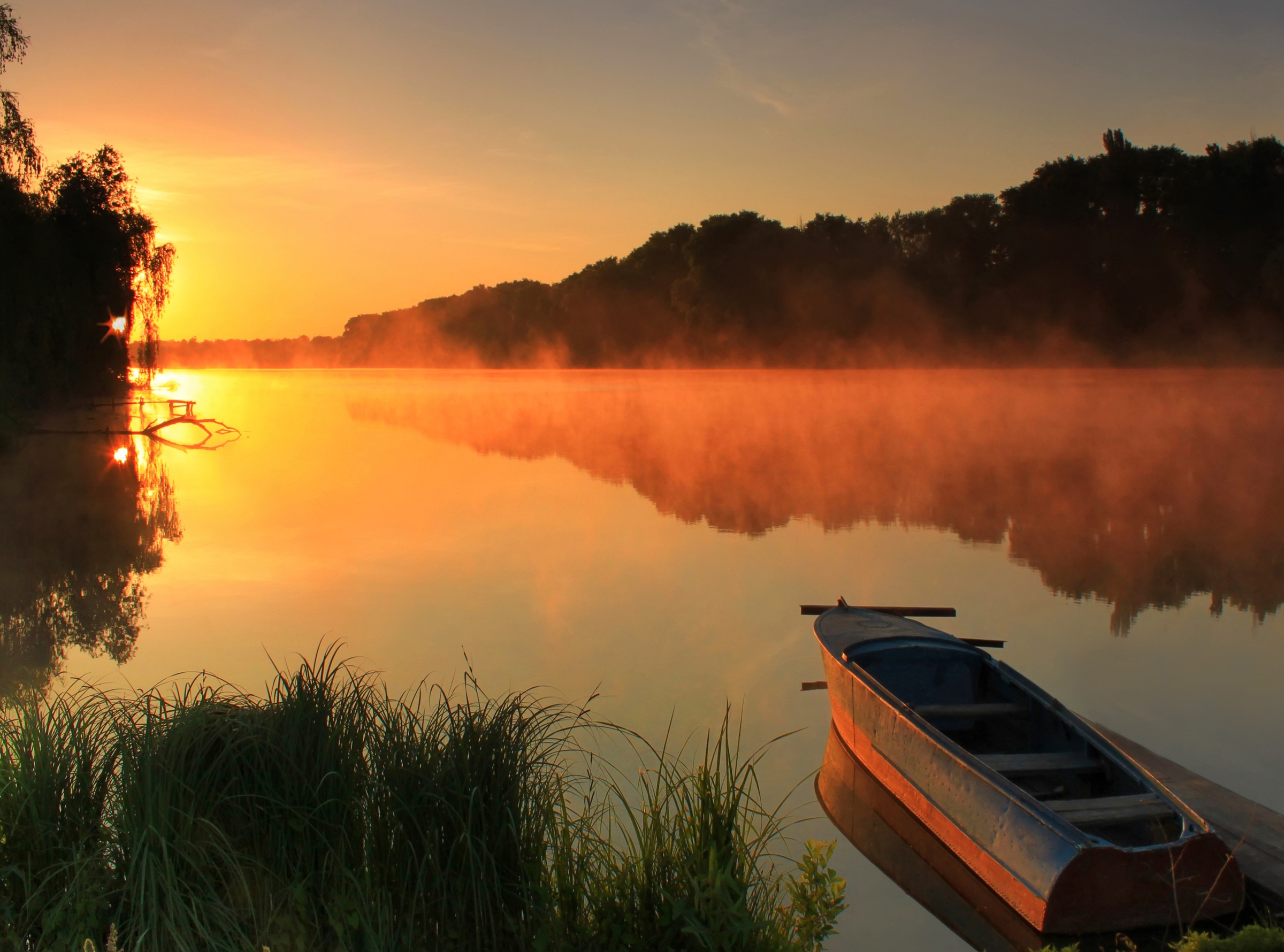 Papermoon Fototapete "Misty Lake" glatt
