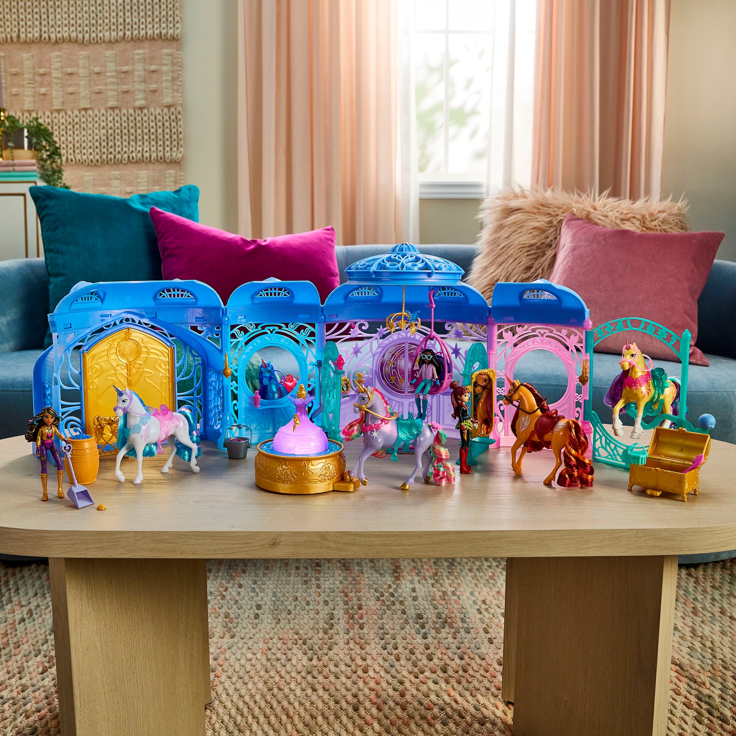 Spin Master Anziehpuppe »Unicorn Academy - Stall Starglow Fountain & Stable«, mit Licht und Sound
