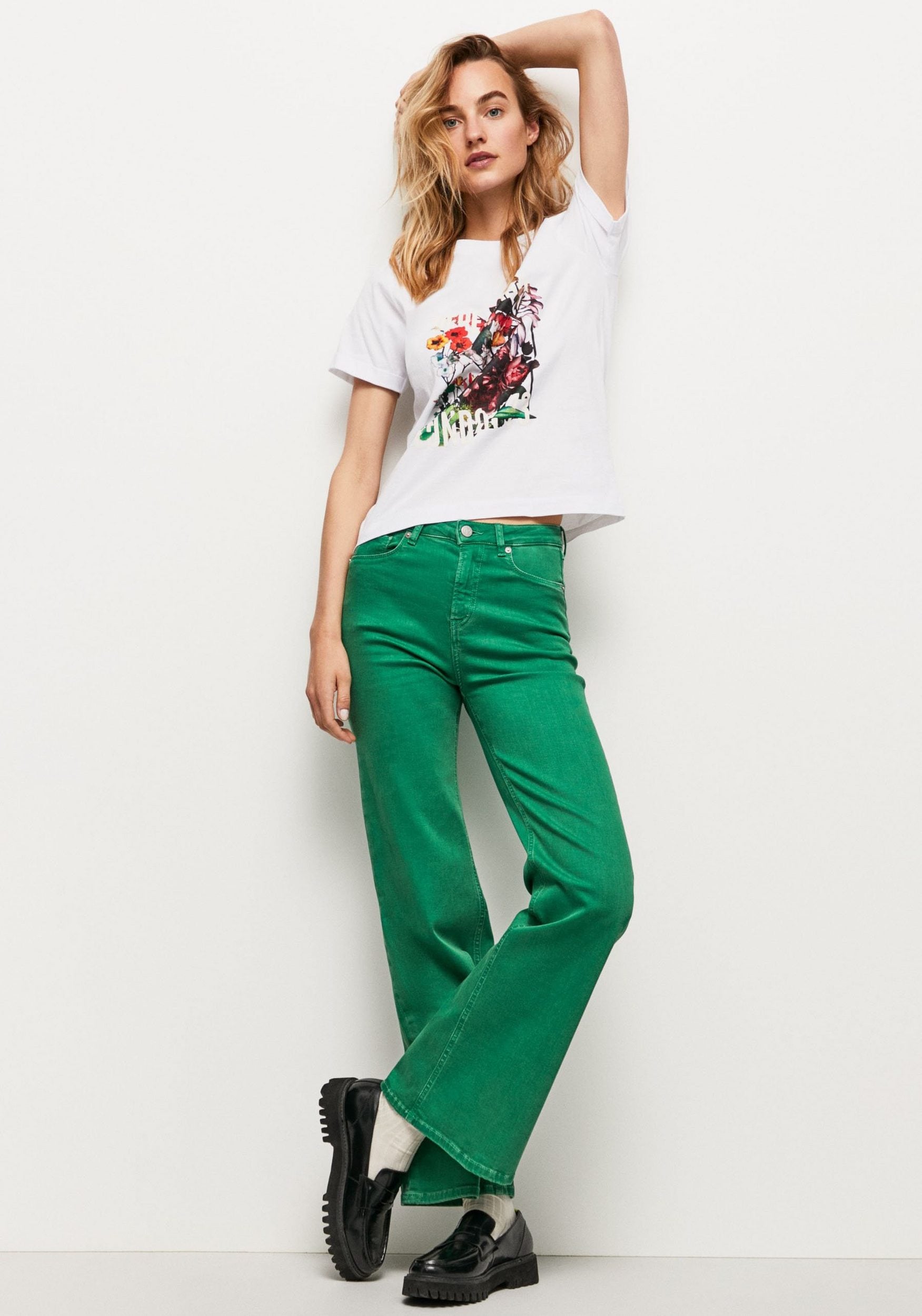 für und in Frontprint tollem bestellen BAUR T-Shirt, Pepe oversized markentypischem Jeans | mit Passform