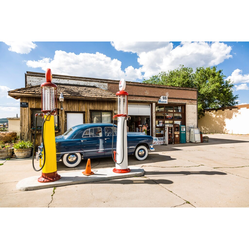 Papermoon Fototapete »RETRO TANKSTELLE-ROUTE 66 VINTAGE OLDTIMER USA CAR XXL«