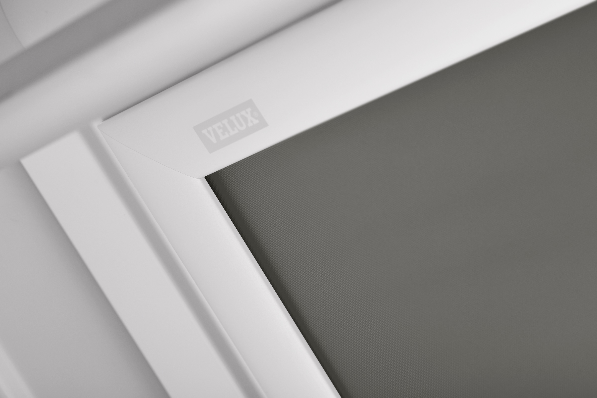 VELUX Verdunklungsrollo »DKL FK04 0705SWL«, verdunkelnd, Verdunkelung, ohne Bohren, in Führungsschienen, weiße Führungsschienen & Griffleiste