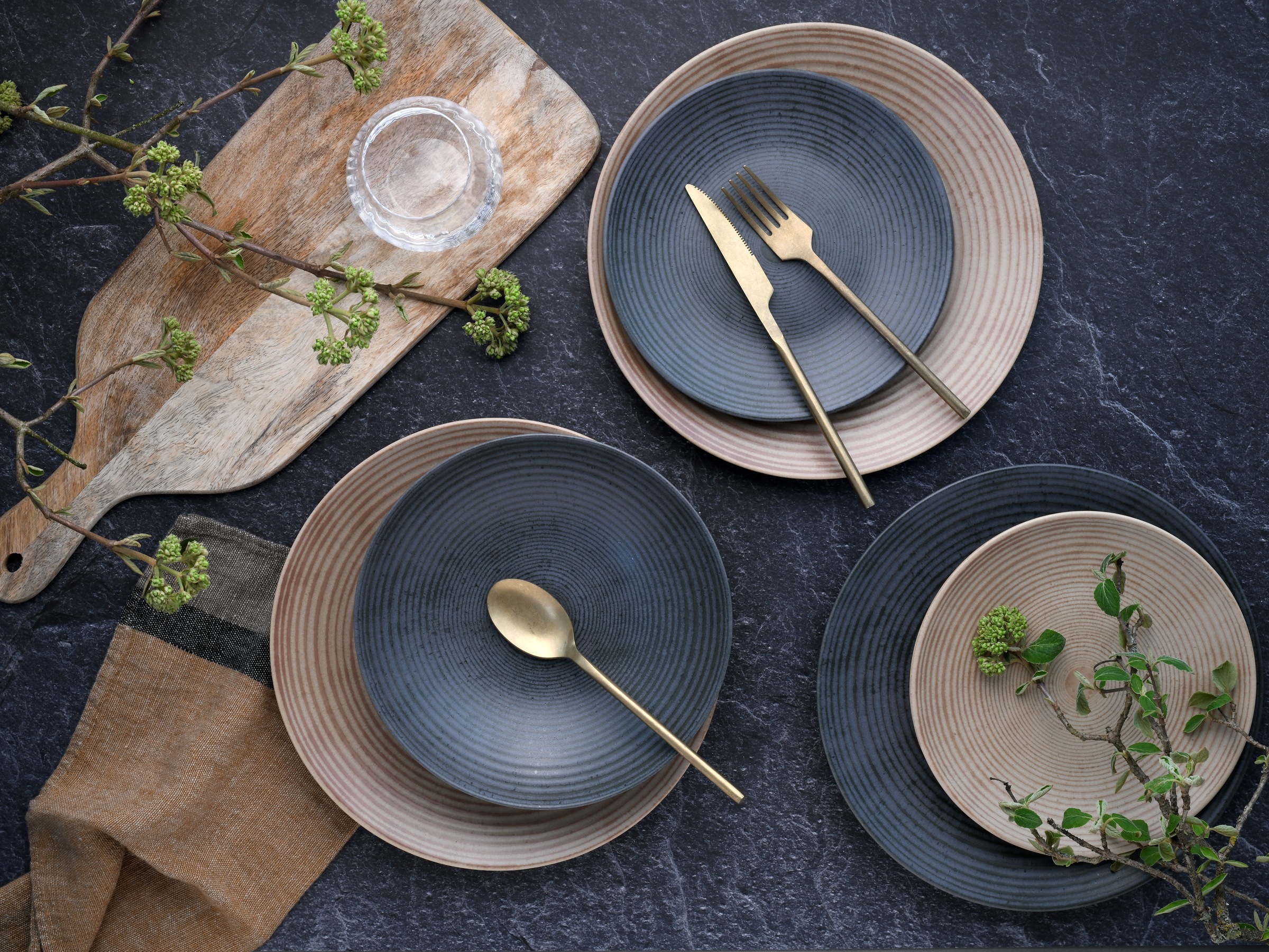 CreaTable Teller-Set »Catania Mix, Tellerset 18-tlg.«, (Set, 18 tlg.), Vintage Farben, Ausdrucksstarkes Relief, Handwerklicher Charakter