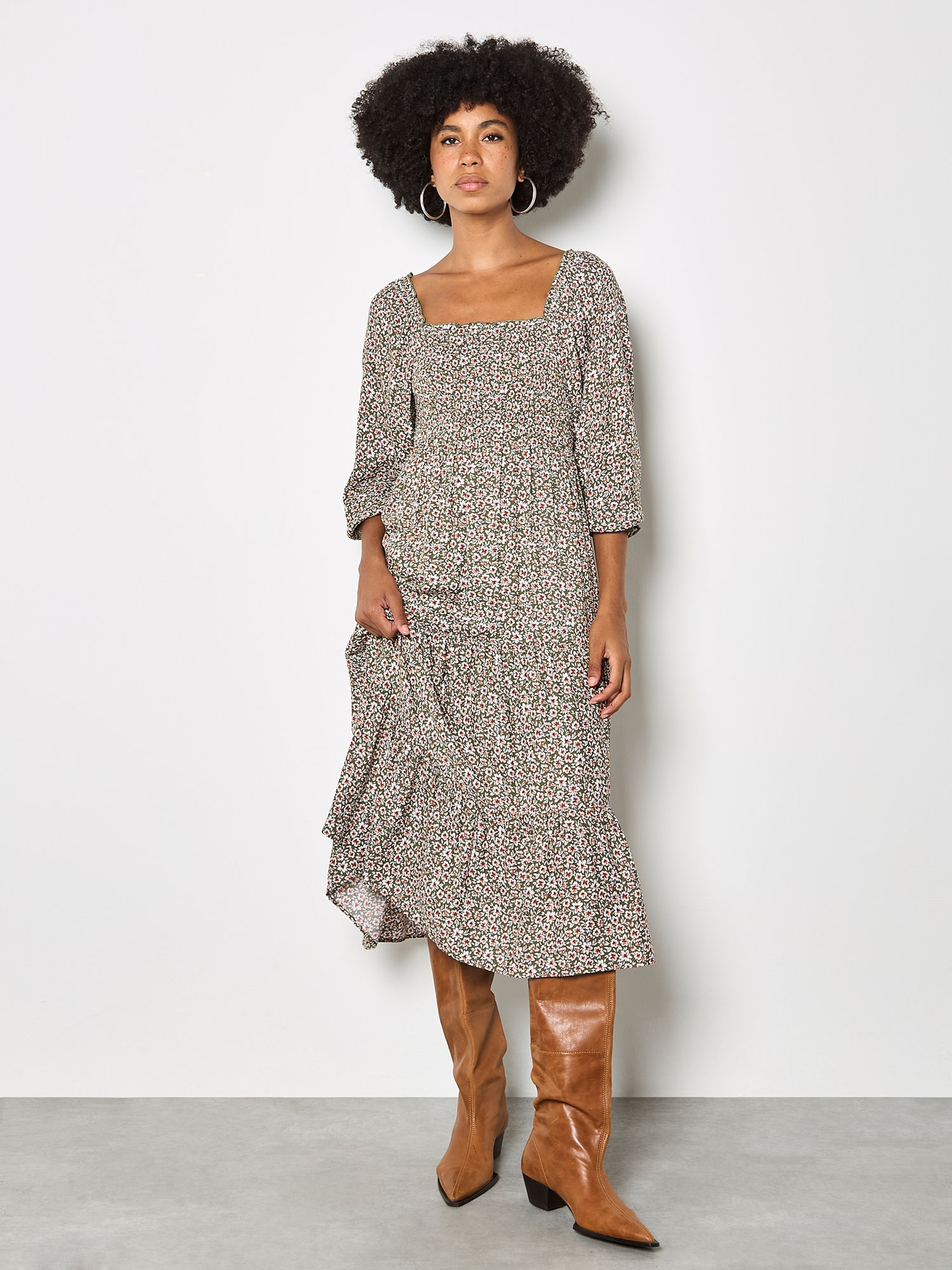 Apricot Midikleid "Midi-Kleid" mit Smok und zierlichem Blumenmuster