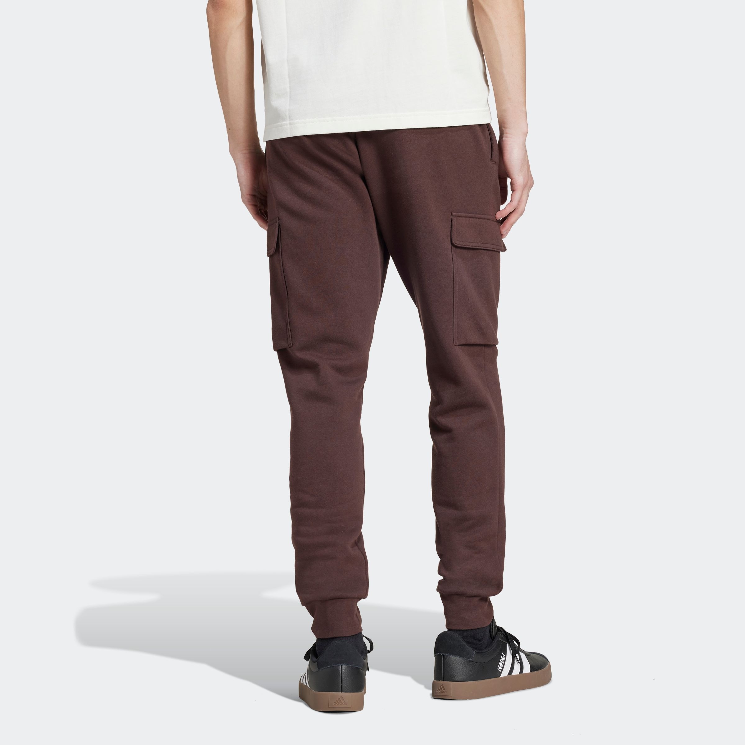 adidas Sportswear Sporthose »ESSENTIALS FLEECE REGULAR TAPERED CARGOHOSE«, (1 tlg.), Jogginghose Cargo aus weichem Fleece-Material