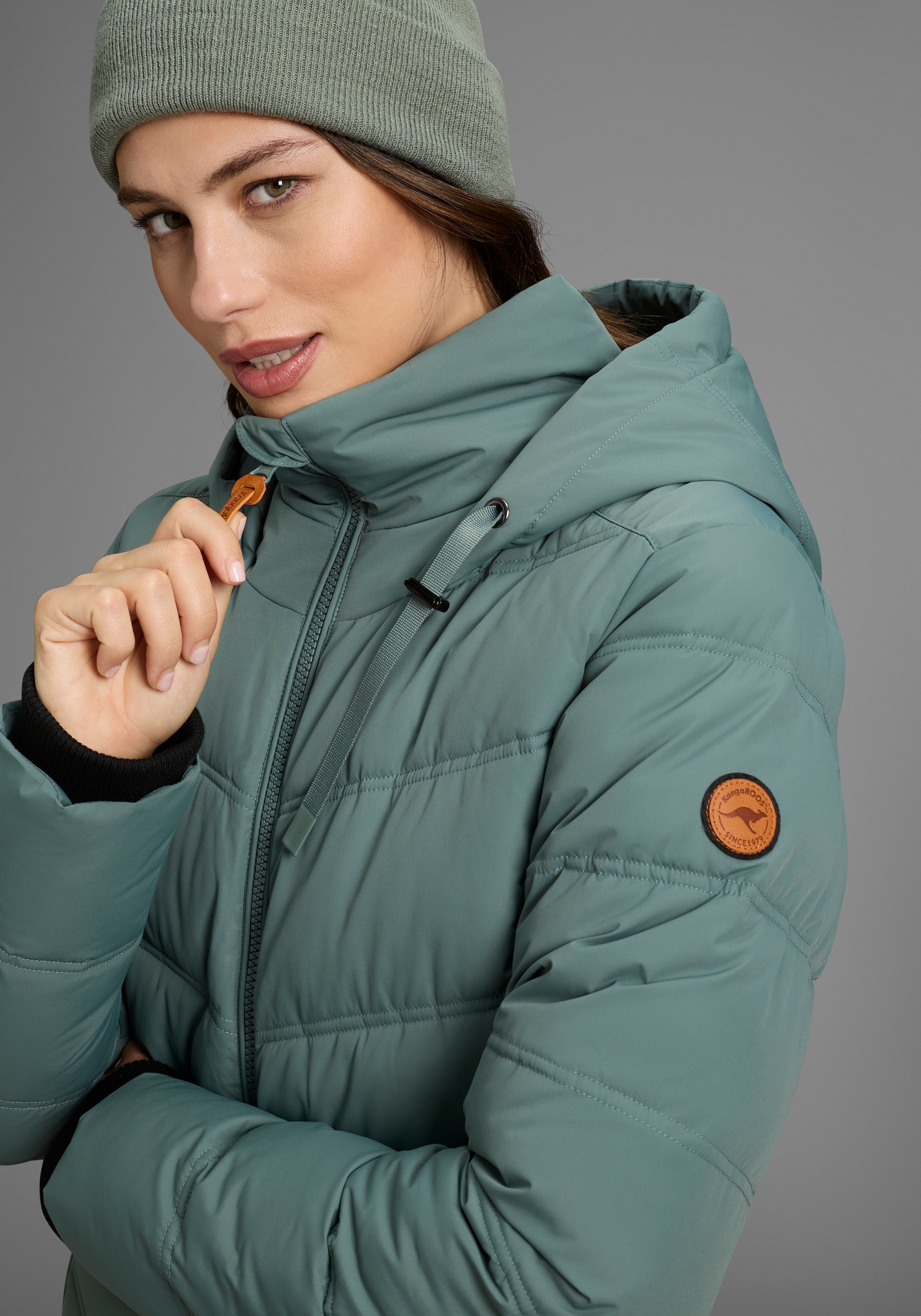KangaROOS Winterjacke, mit Kapuze, mit Kapuze und Kordelzug, Reißverschlusstaschen und Innentasche