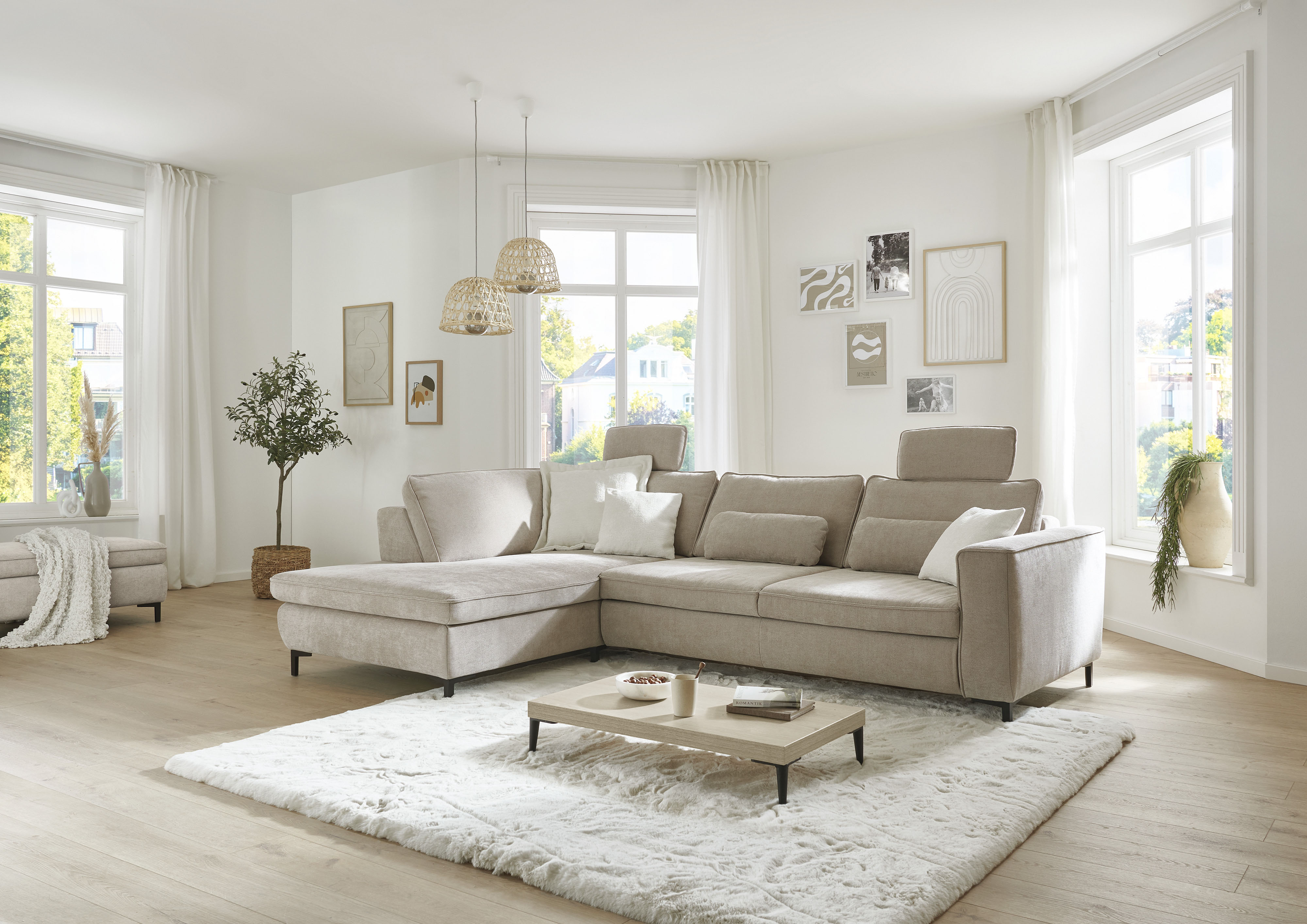 Die PlanBar Ecksofa "MP-IN24153, L-Form, Breite 289 cm" wahlweise mit Schlaffunktion und verstellbaren Kopfstützen