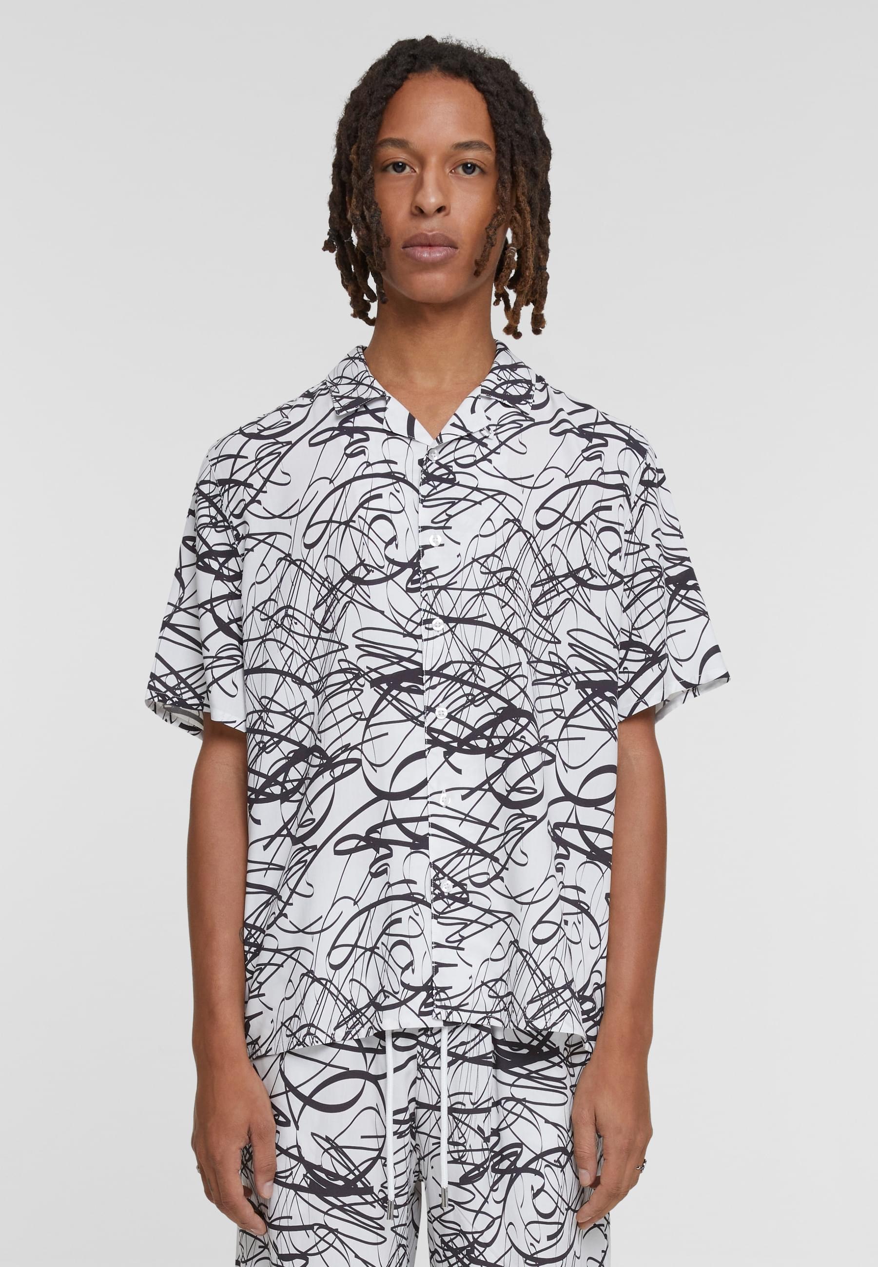 URBAN CLASSICS Kurzarmhemd »Urban Classics Herren Viscose AOP Resort Shirt«, (1 tlg.)