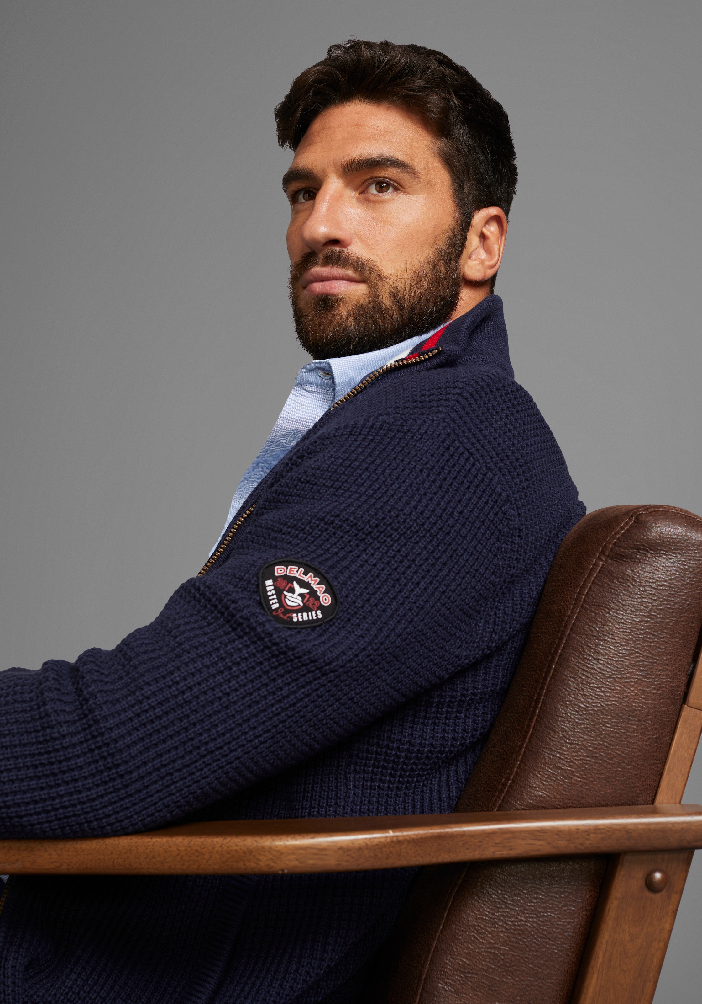 Thumbnail - DELMAO Strickjacke "Bis Größe 3XL" mit Wabenstruktur