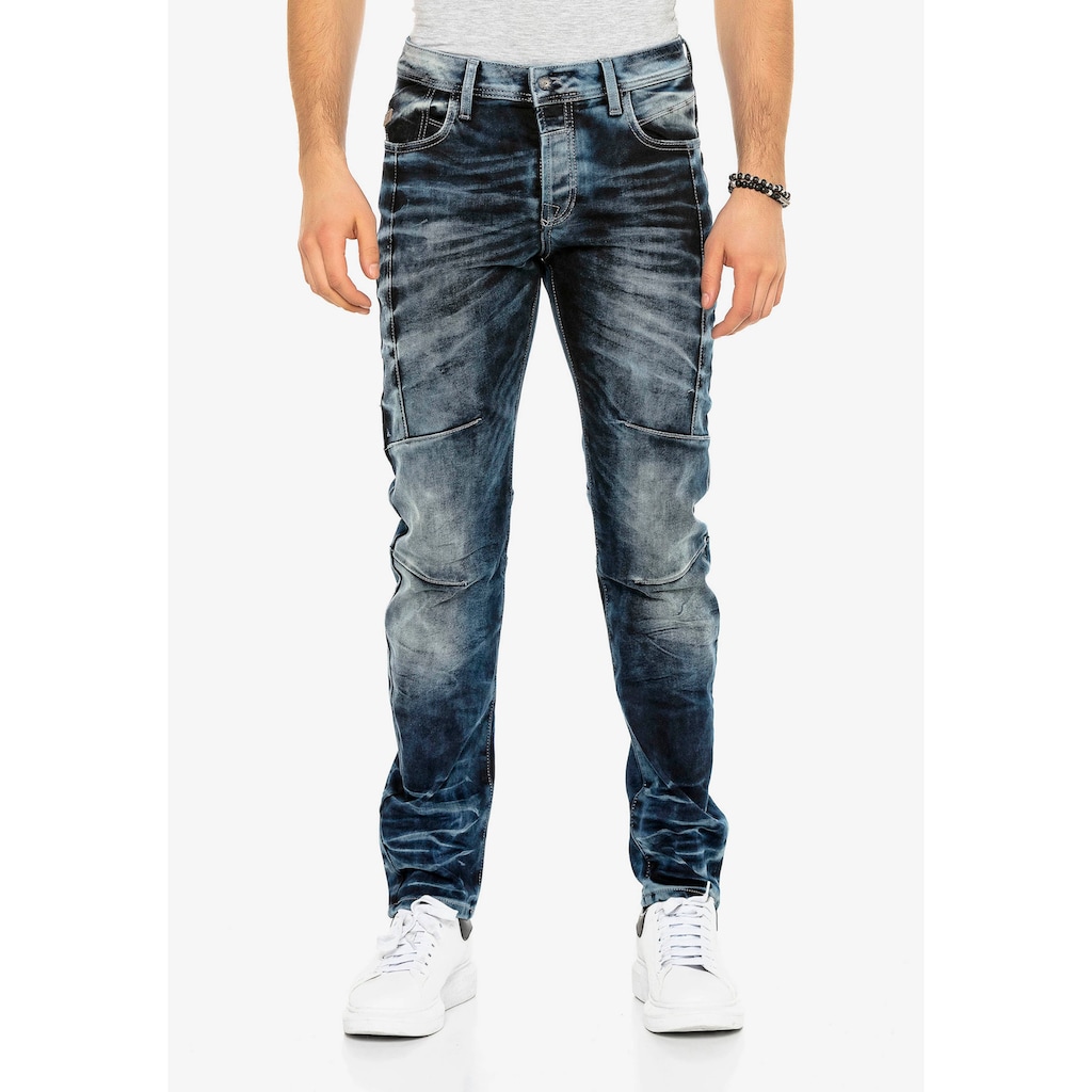 Cipo & Baxx Bequeme Jeans »CD286«, mit cooler Waschung und Ziernähten