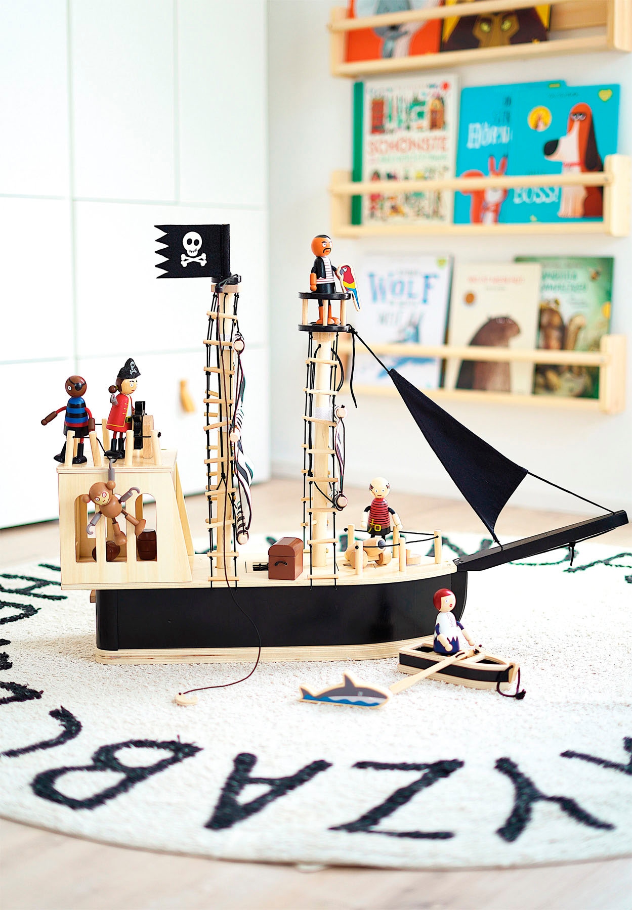 Small Foot Spielzeug-Schiff »Piratenschiff, aus Holz«