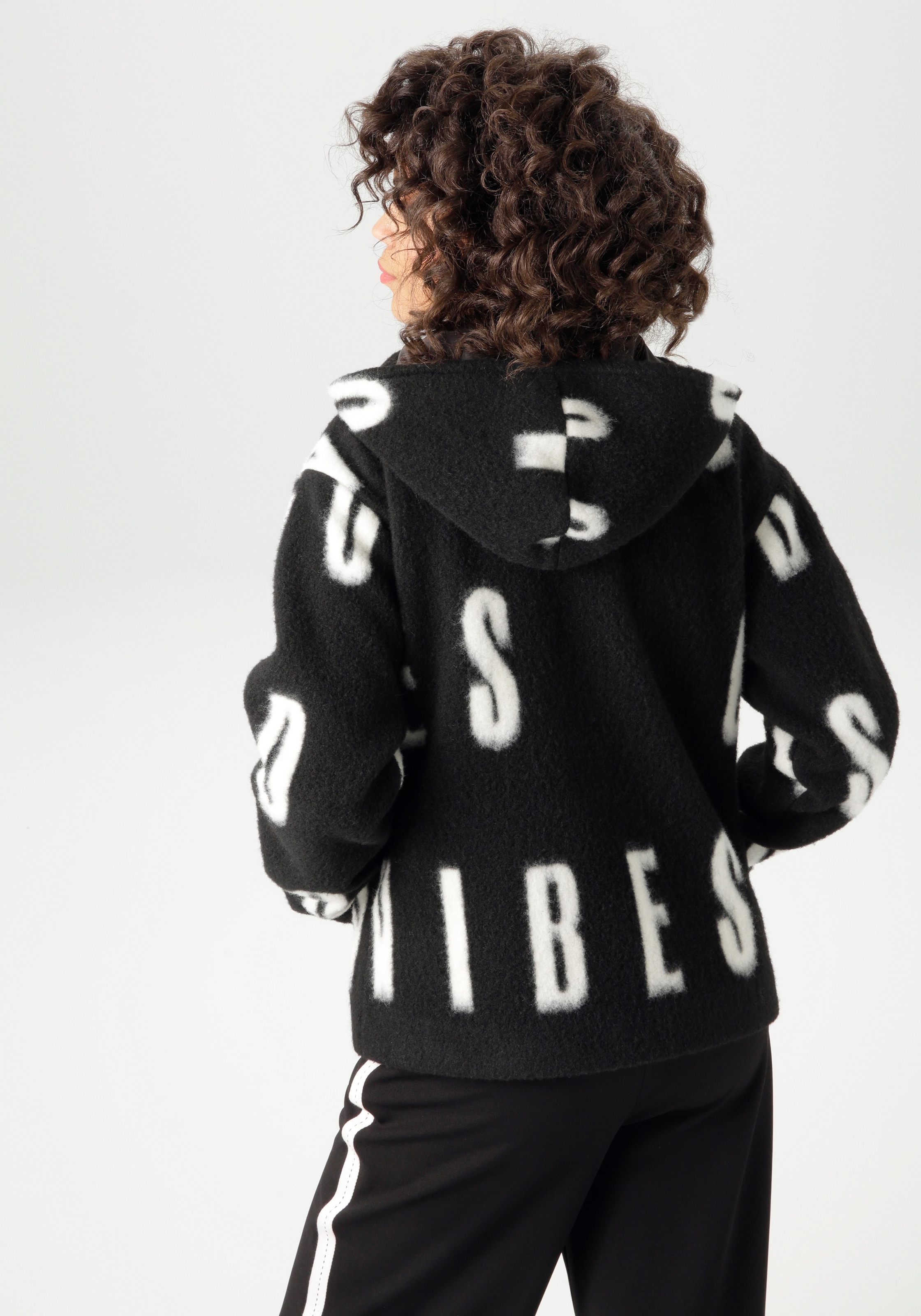 Aniston CASUAL Fleecejacke, mit großflächigem "GOOD VIBES"-Schriftzug - NEUE KOLLEKTION