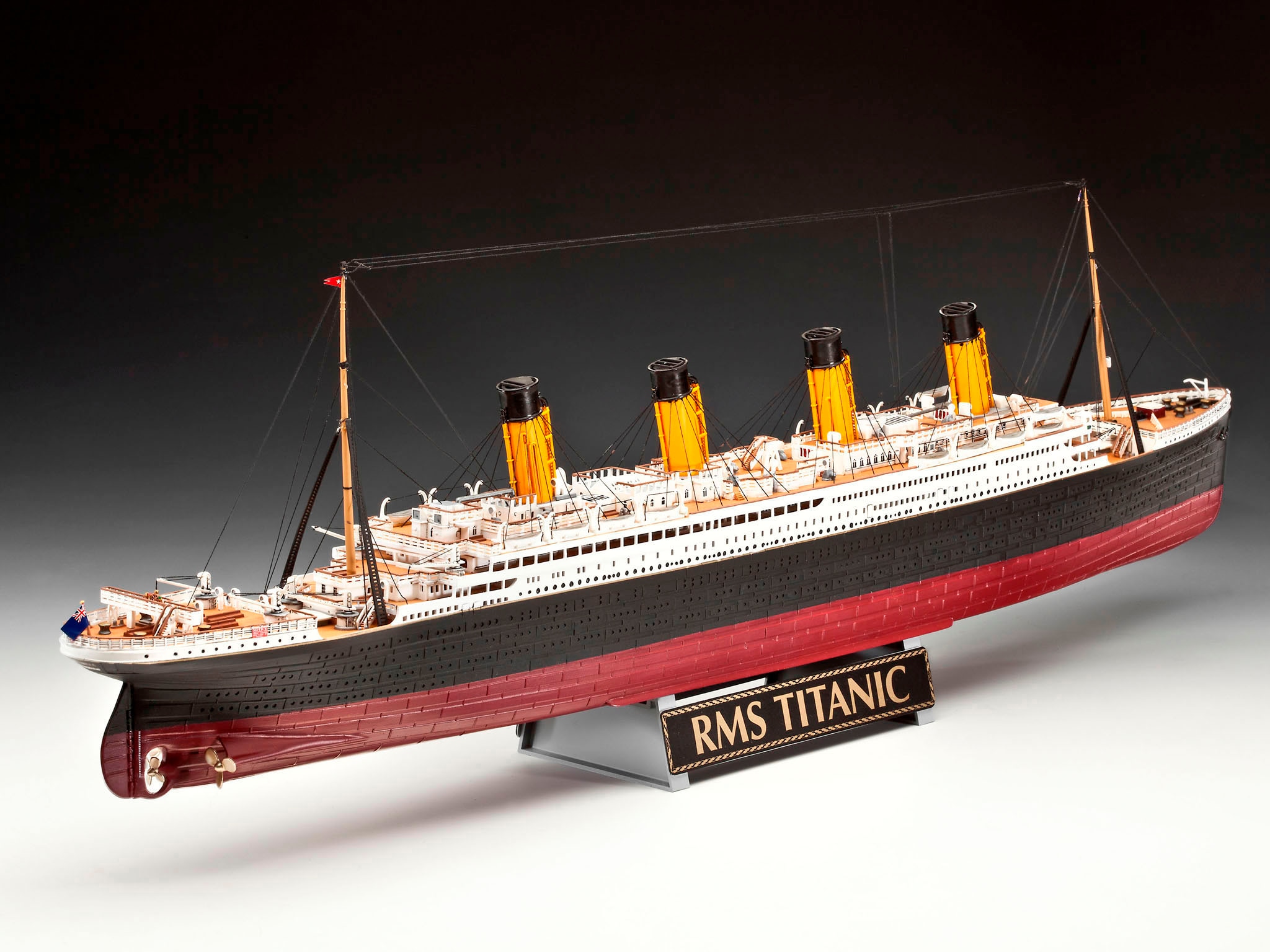 Revell® Modellbausatz »Geschenkset 100 Jahre R.M.S. Titanic«, Made in Europe