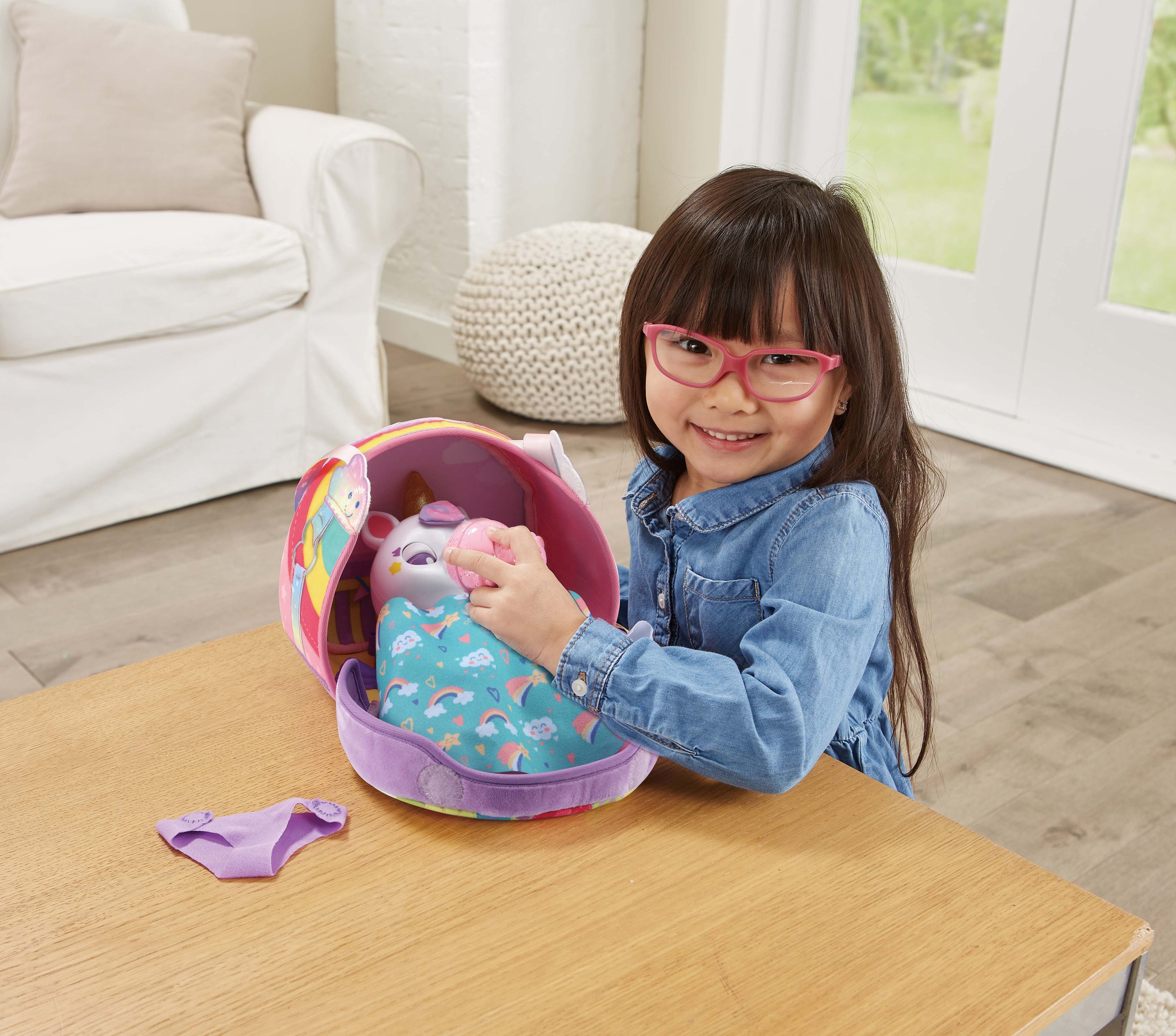 Vtech® Spielfigur »Little Love, Emily Einhorn mit Handtasche«, mit Licht- und Soundeffekten