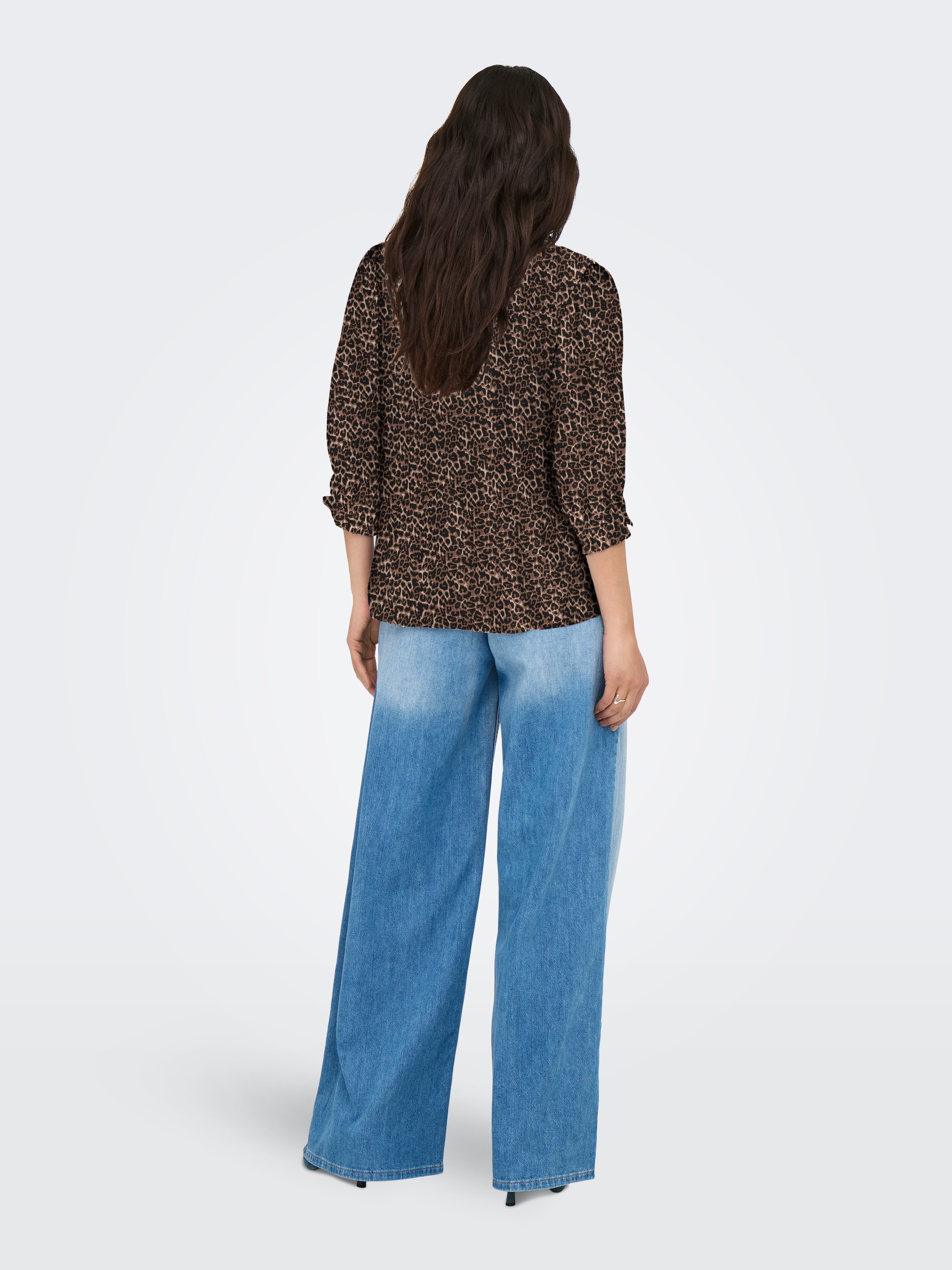Kurzarmbluse ONLY "ONLRAYA 3/4 SHIRT WVN NOOS", Damen, Gr. M, silber (silber mink aop:animal), Web, Obermaterial: 100% Viskose, bedruckt, lässig geschnitten normal, V-Ausschnitt, gesmokt, Blusen, Viskose, regular fit 3