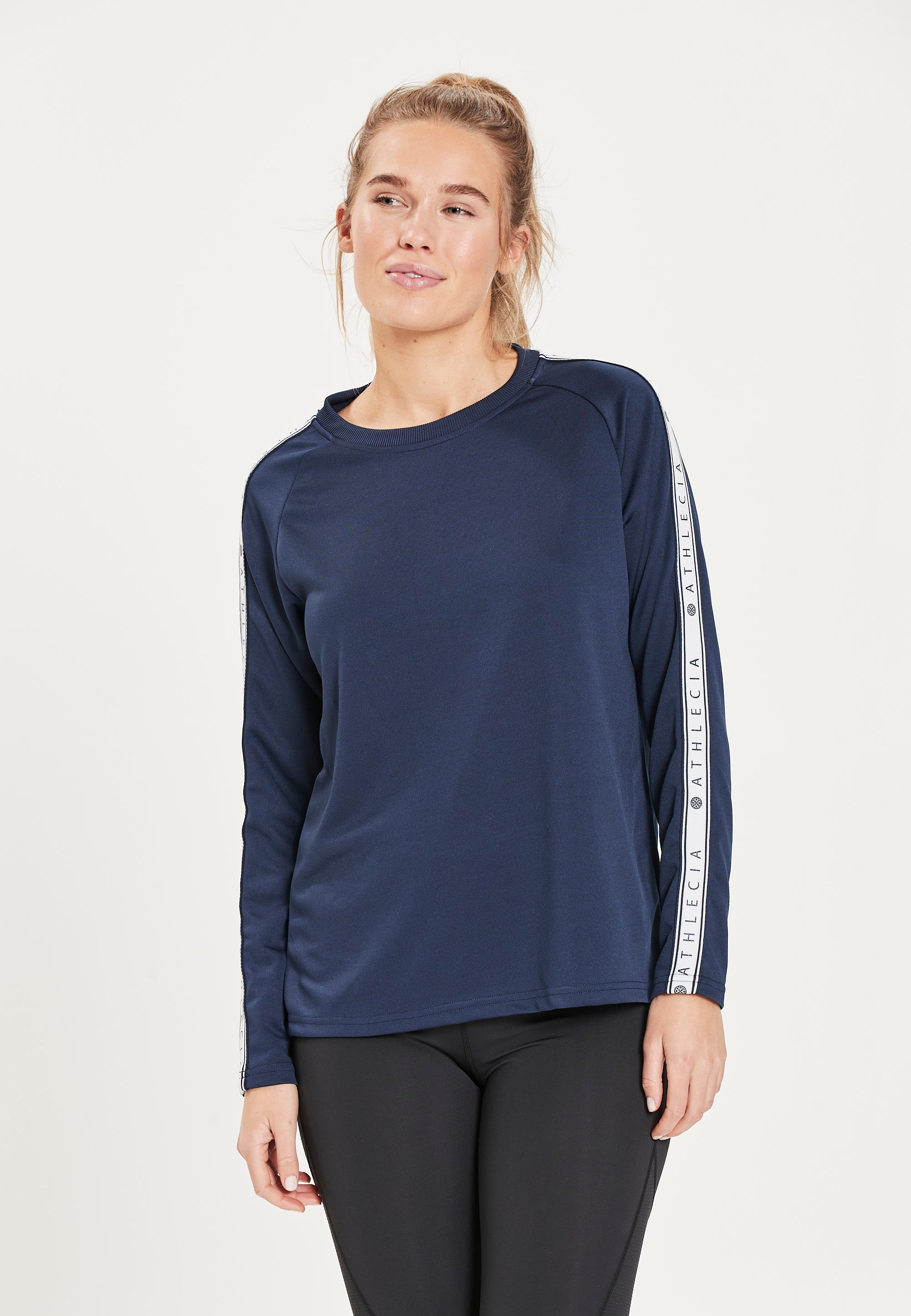 ATHLECIA Langarmshirt "SELLA" 1 Stk. tlg. mit hippen Logoprint-Streifen günstig online kaufen