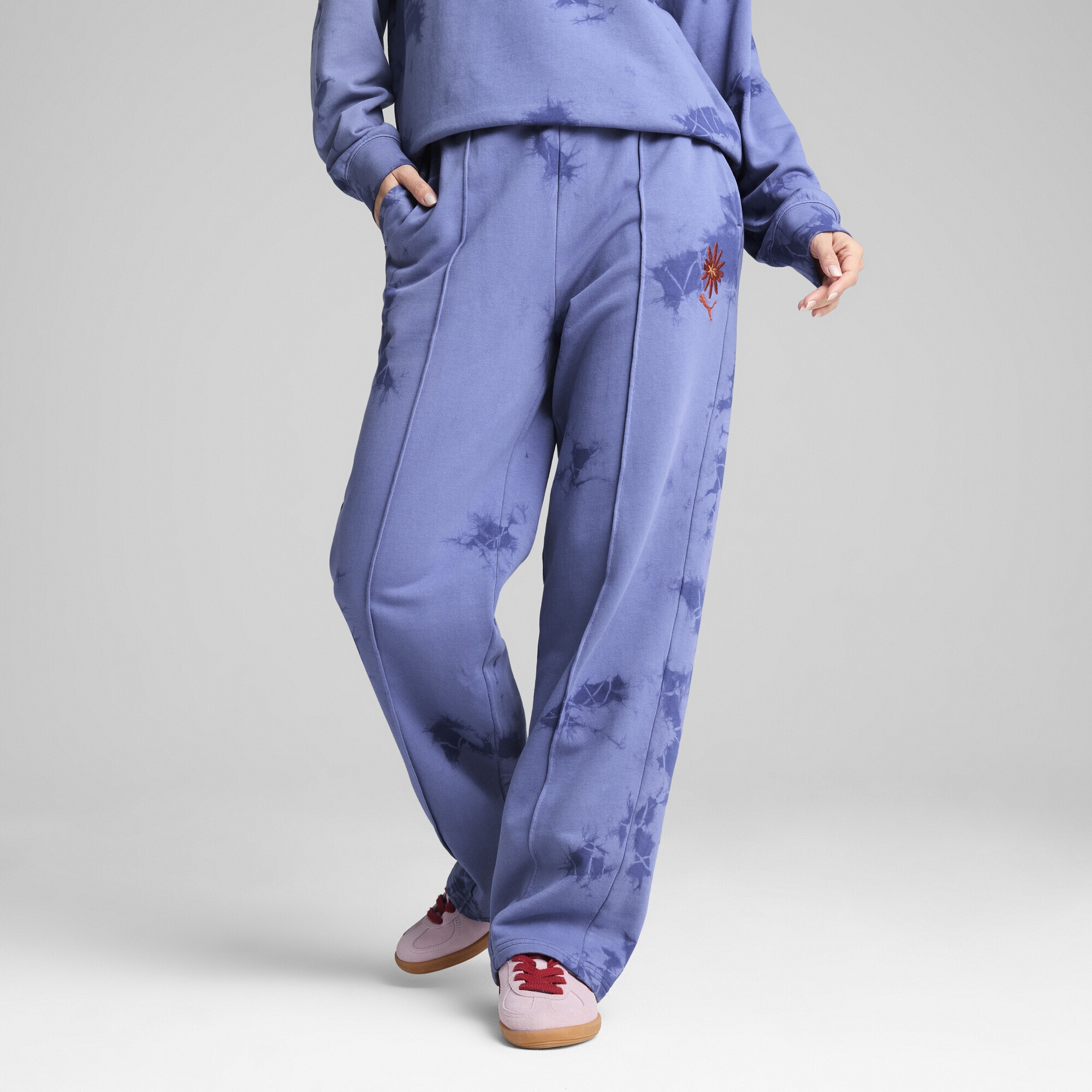 PUMA Sporthose »WARDROBE ESS FLORAL PACK Straight Fit Jogginghose mit Waschung«