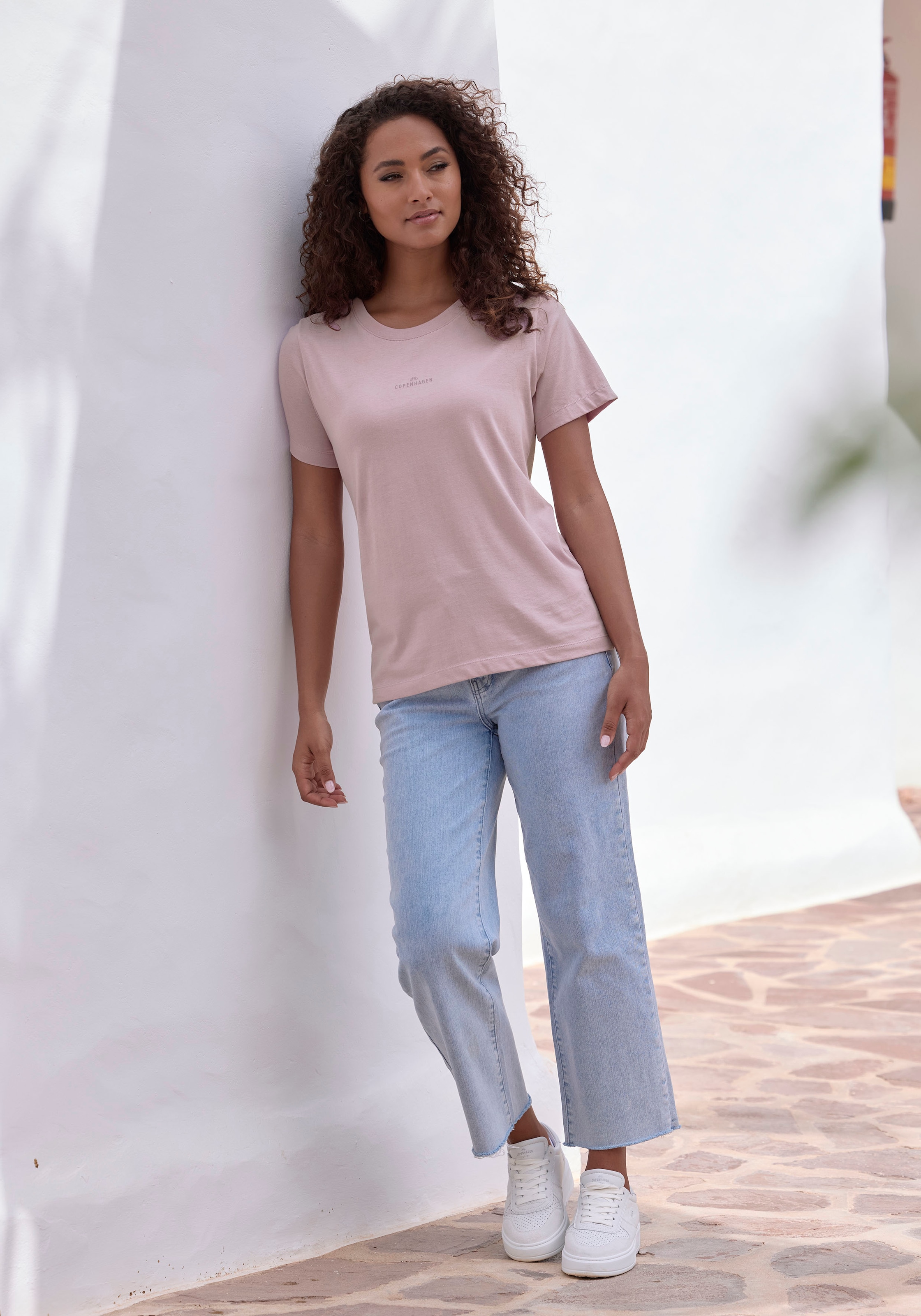 Copenhagen Studios T-Shirt »mit dezentem Logoprint vorn«, aus softer Jersey-Qualität mit Bio-Baumwolle