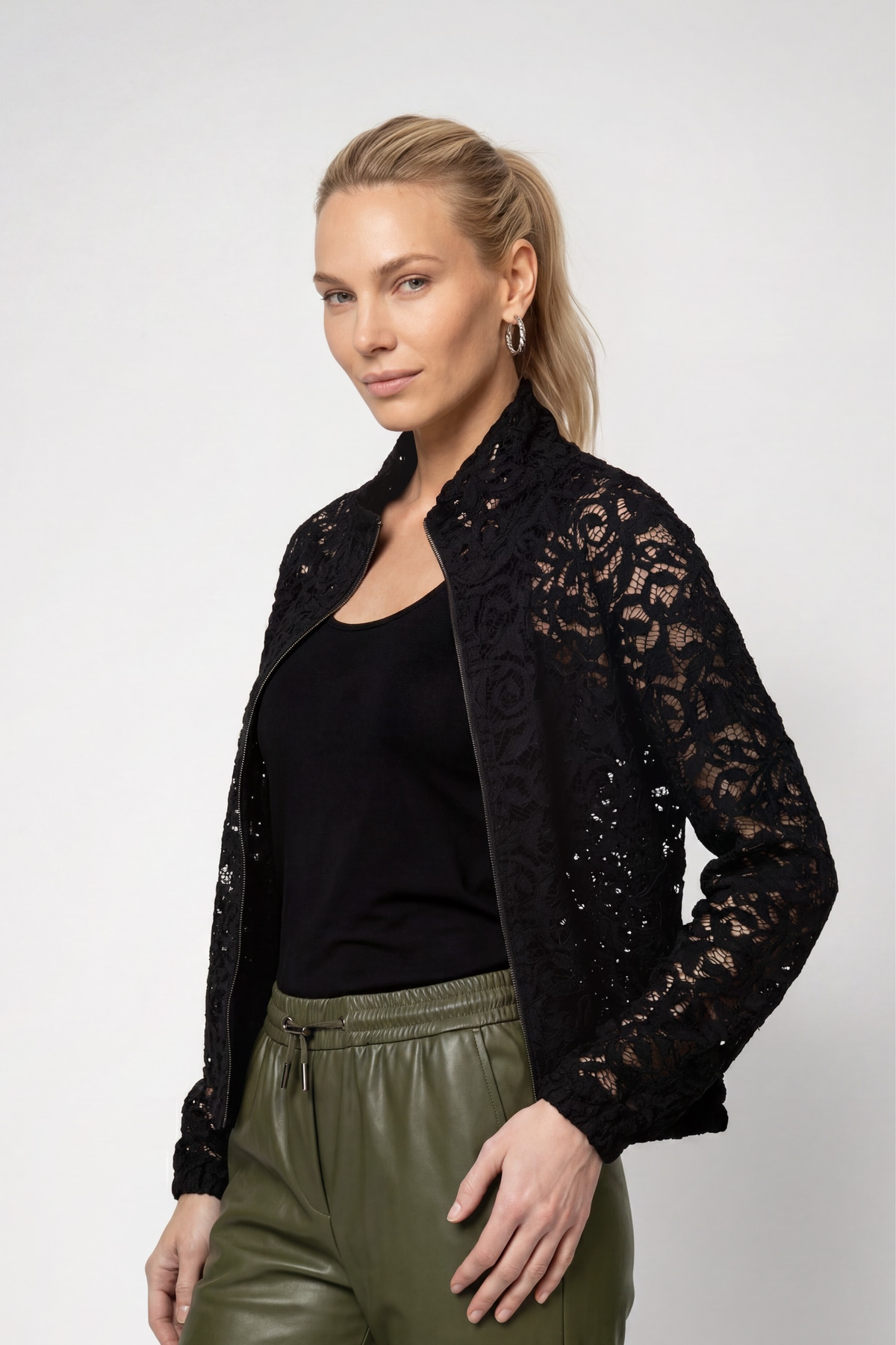 Monari Strickjacke »Jacke Strickjacke Spitze« Regular fit mit Stehkragen