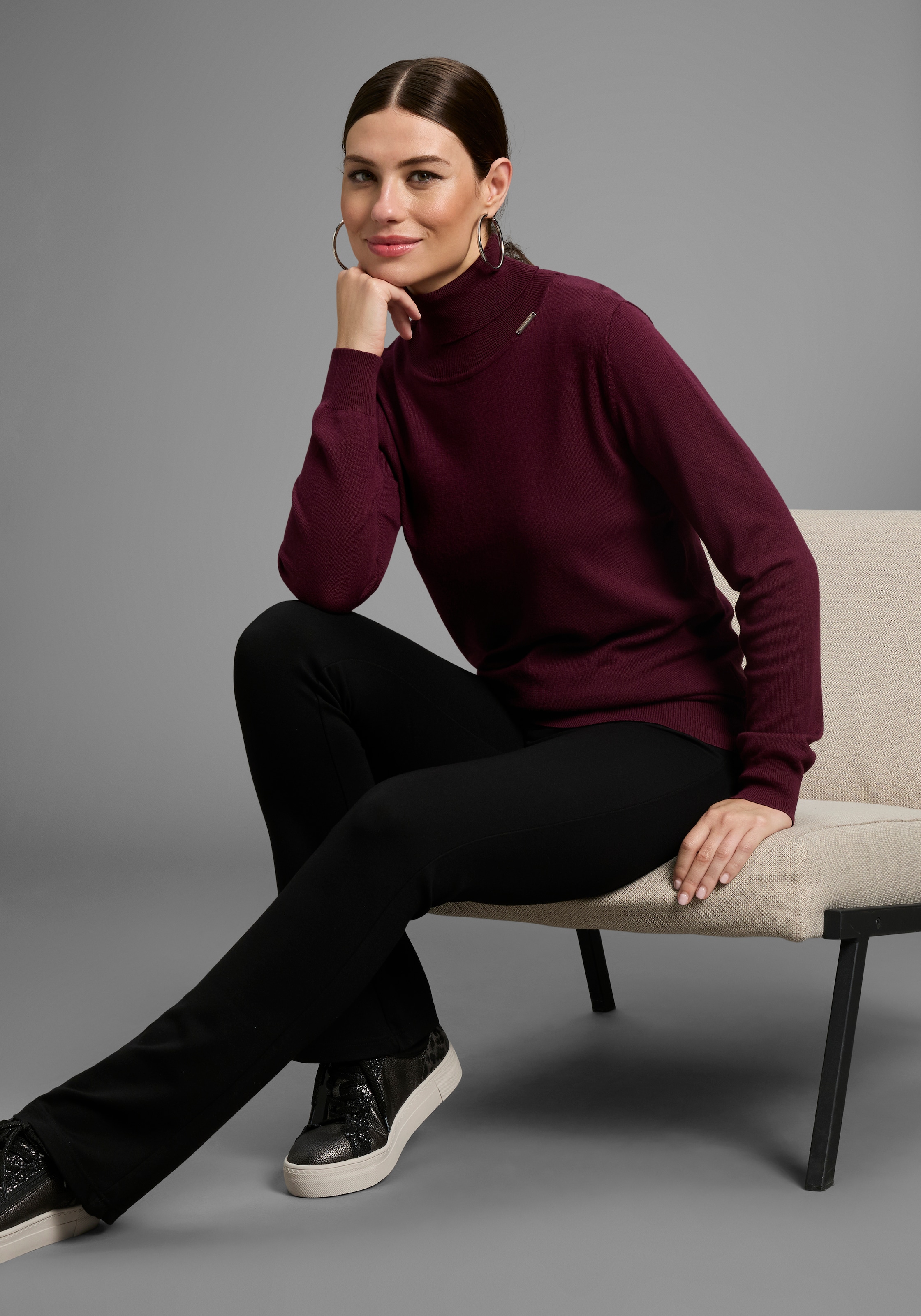 Bruno Banani Rollkragenpullover, mit Metalllogo