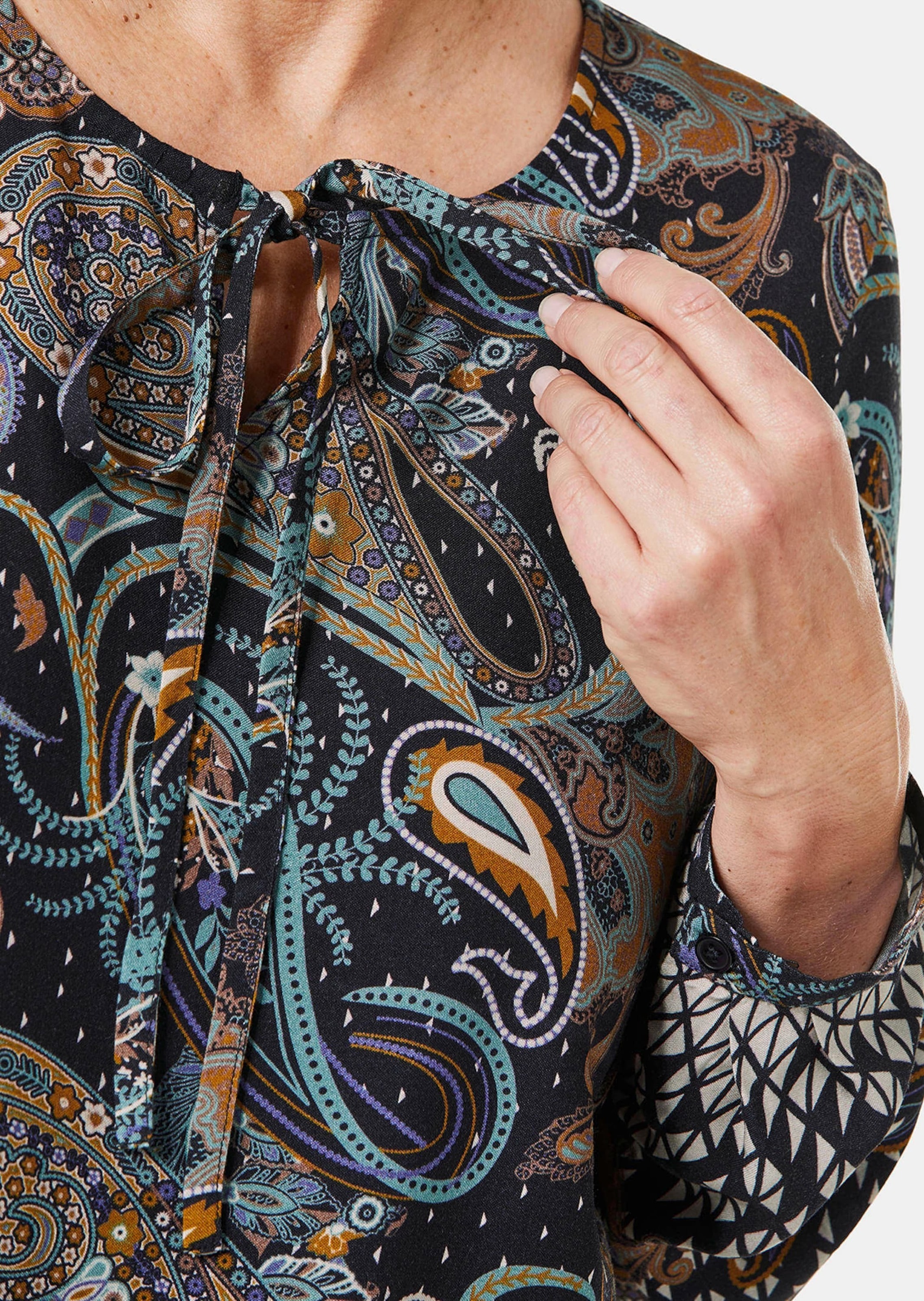 GOLDNER Druckbluse »Longbluse Farbbrillante Druckbluse mit liebevollen Details«