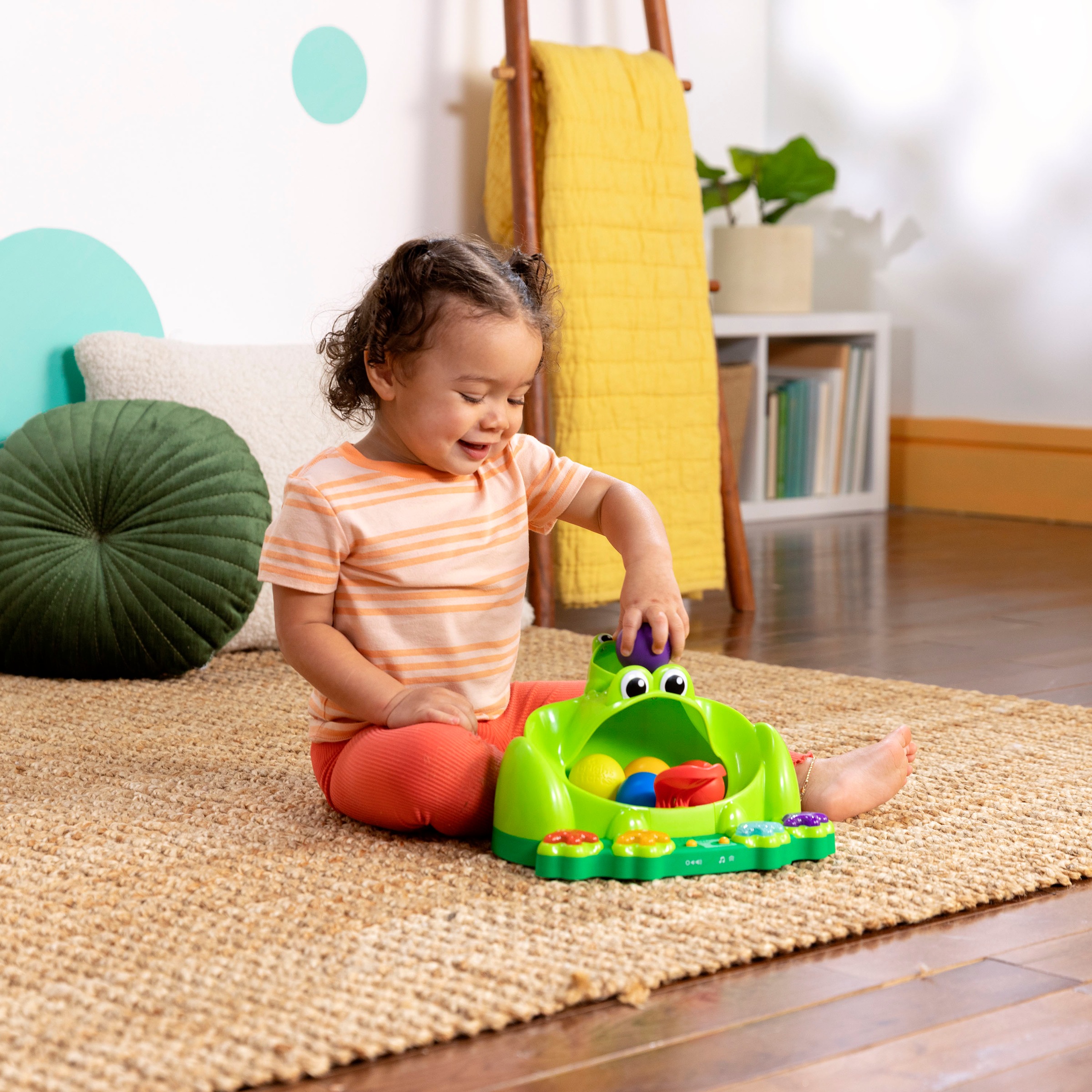 Bright Starts Lernspielzeug »Poppin' Ball Frog Ball Play Toy«, mit Licht und Sound